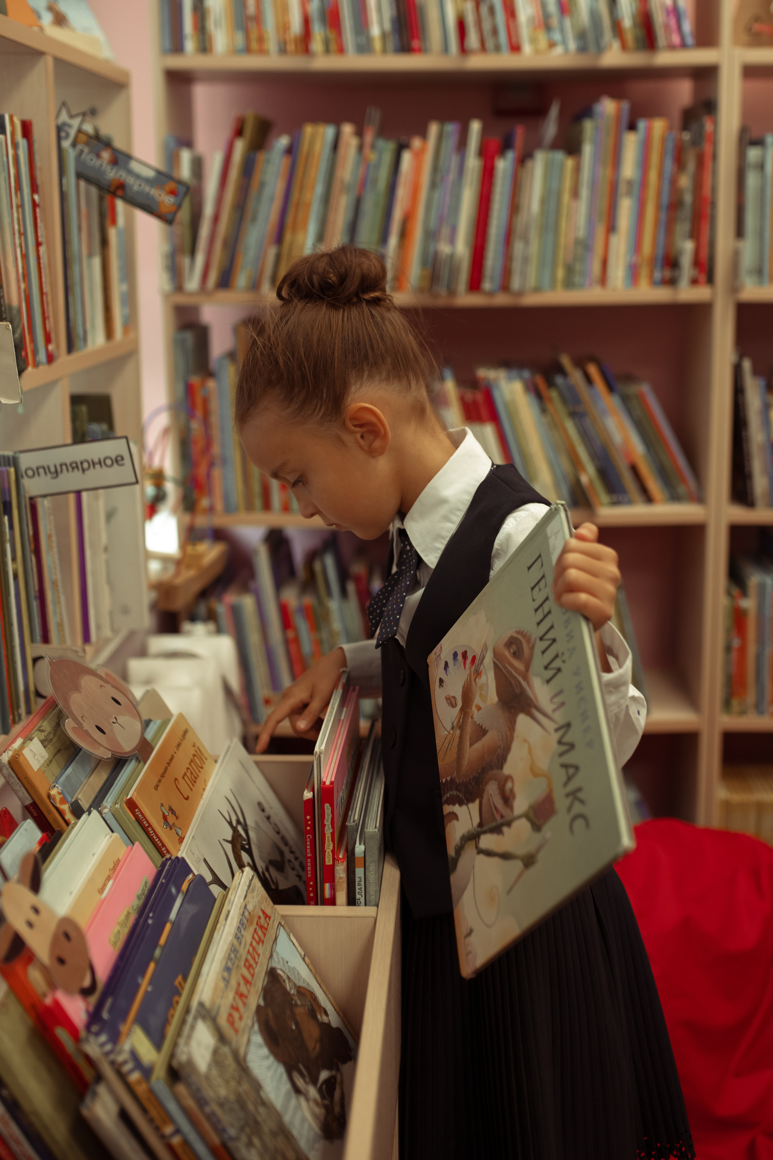 Портретная фотосессия первоклашек в библиотеке. Семейный и детский фотограф в Москве Дорогова Екатерина