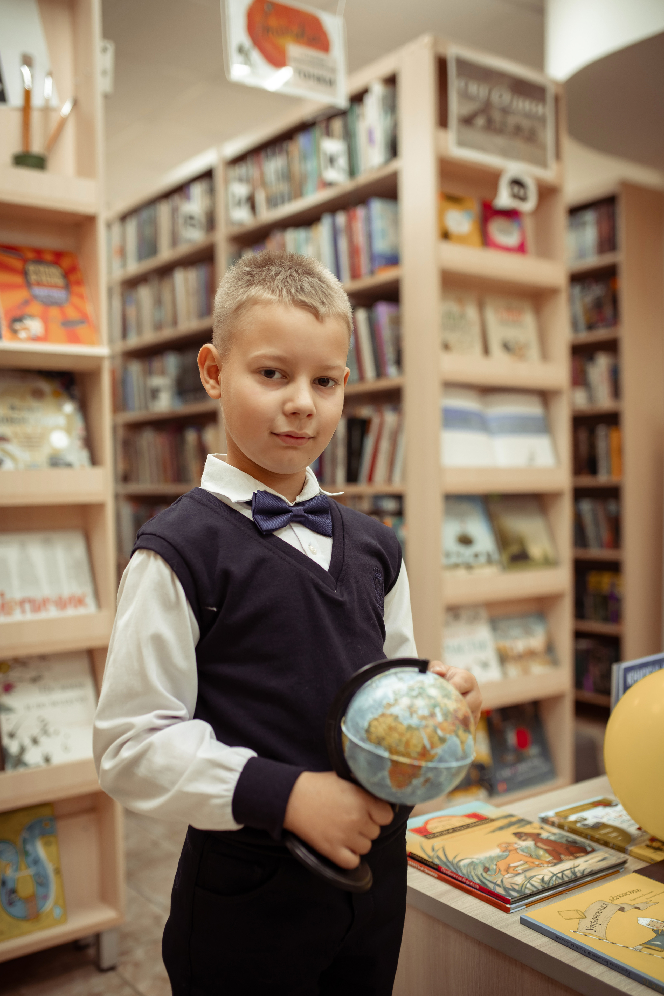 Портретная фотосессия первоклашек в библиотеке. Семейный и детский фотограф в Москве Дорогова Екатерина