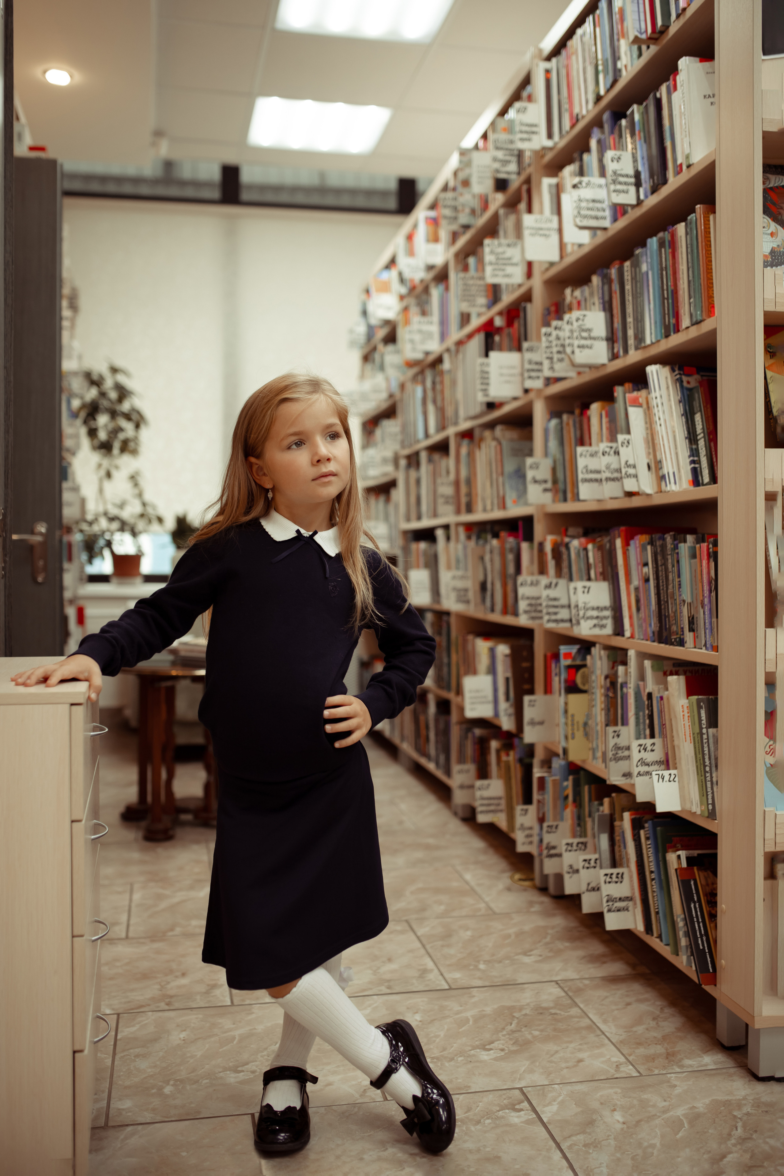Портретная фотосессия первоклашек в библиотеке. Семейный и детский фотограф в Москве Дорогова Екатерина