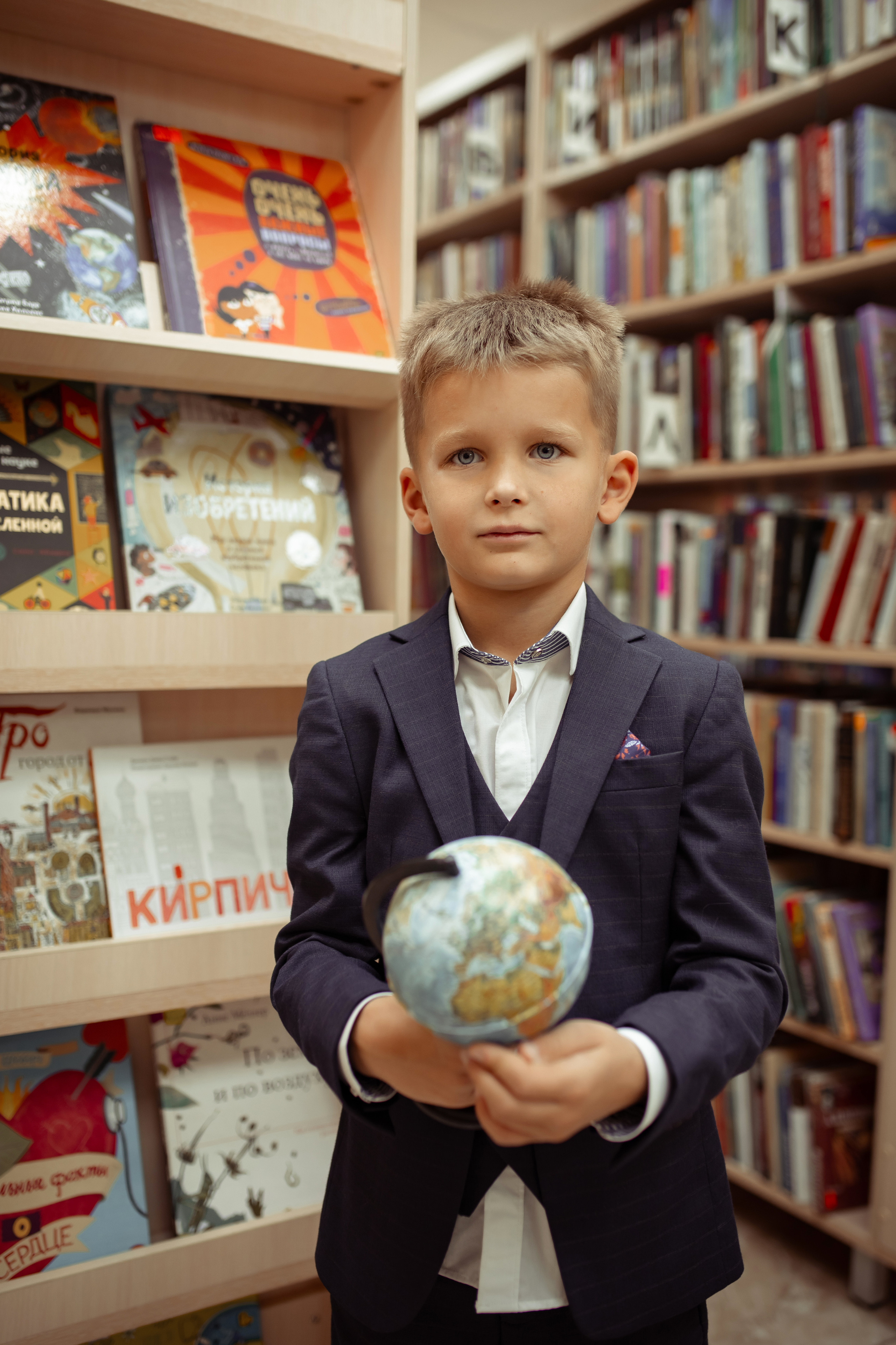 Портретная фотосессия первоклашек в библиотеке. Семейный и детский фотограф в Москве Дорогова Екатерина