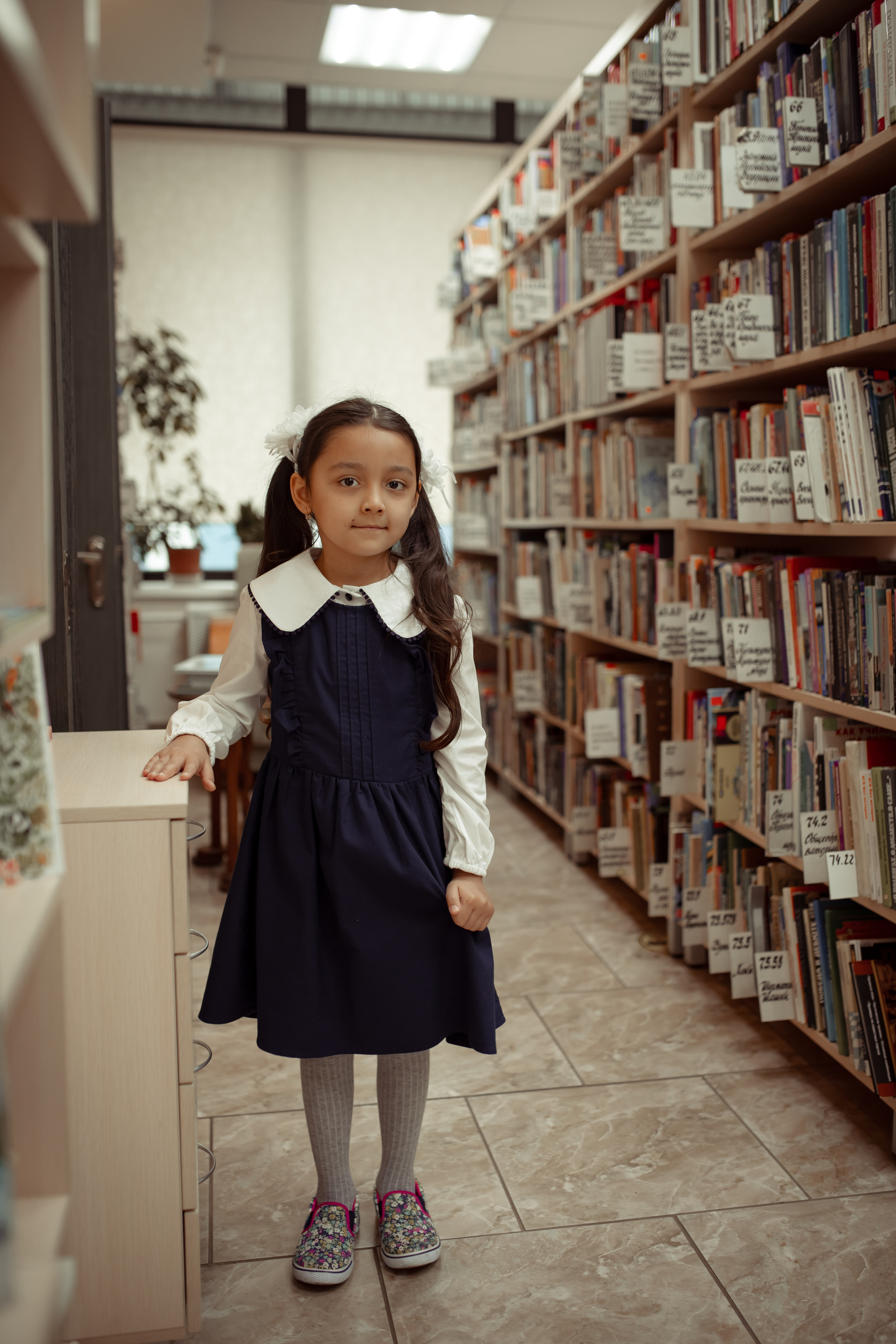 Портретная фотосессия первоклашек в библиотеке. Семейный и детский фотограф в Москве Дорогова Екатерина