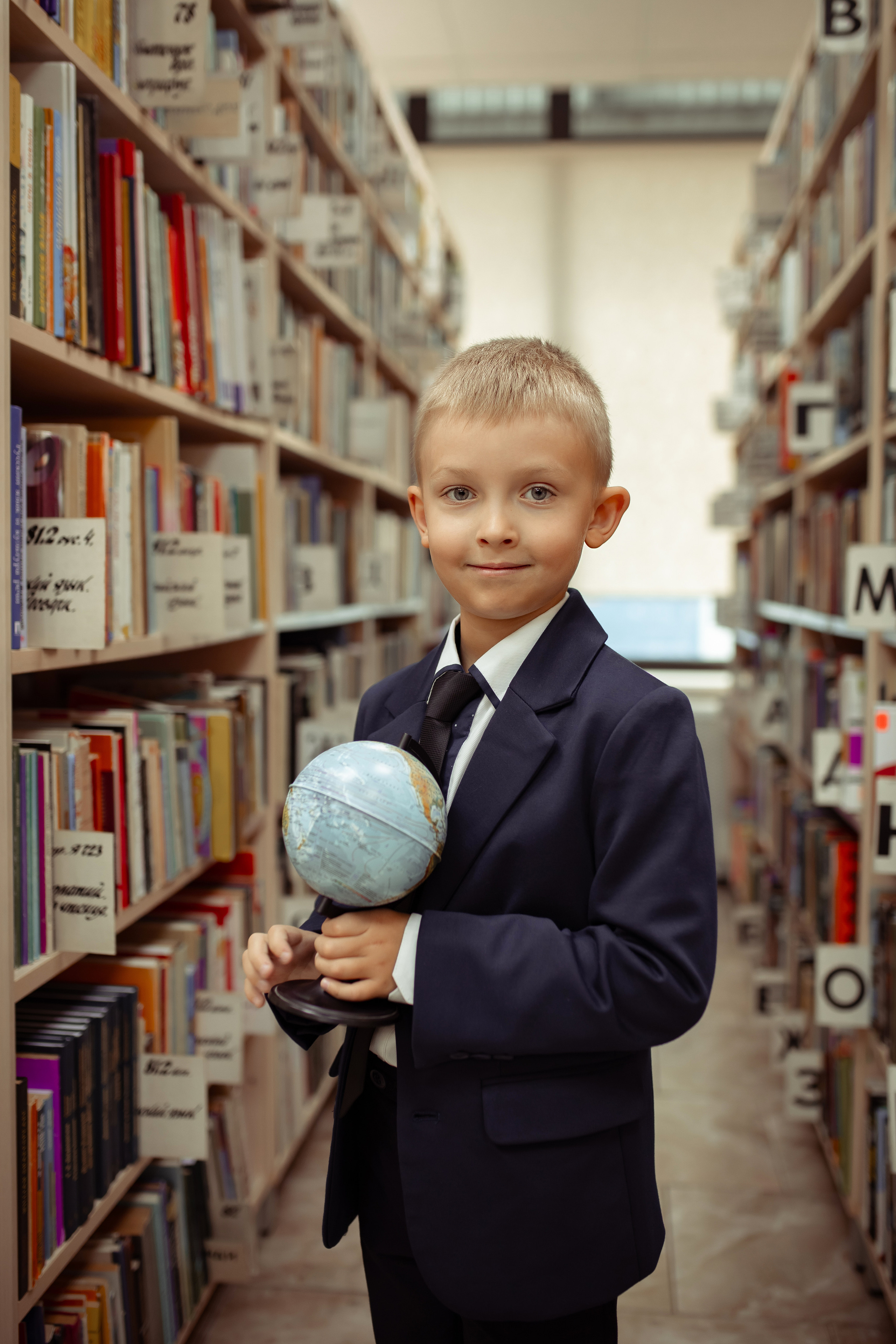 Портретная фотосессия первоклашек в библиотеке. Семейный и детский фотограф в Москве Дорогова Екатерина