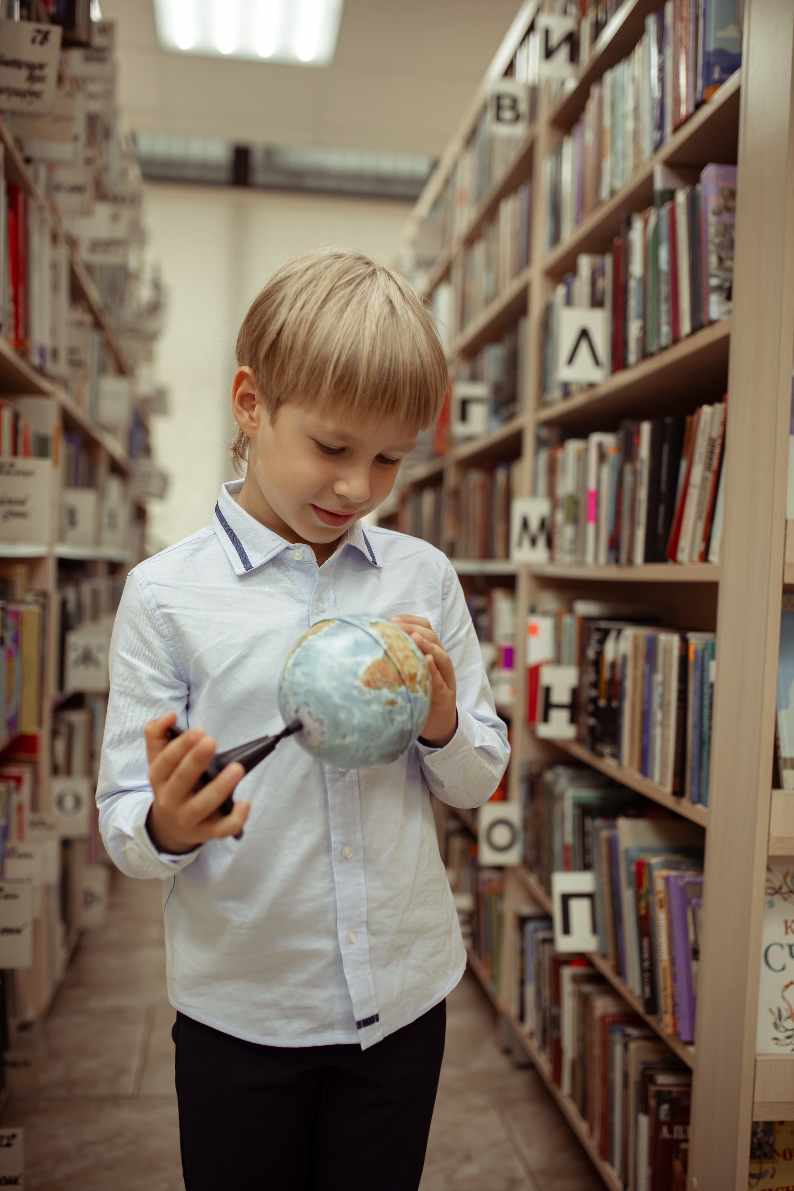 Портретная фотосессия первоклашек в библиотеке. Семейный и детский фотограф в Москве Дорогова Екатерина