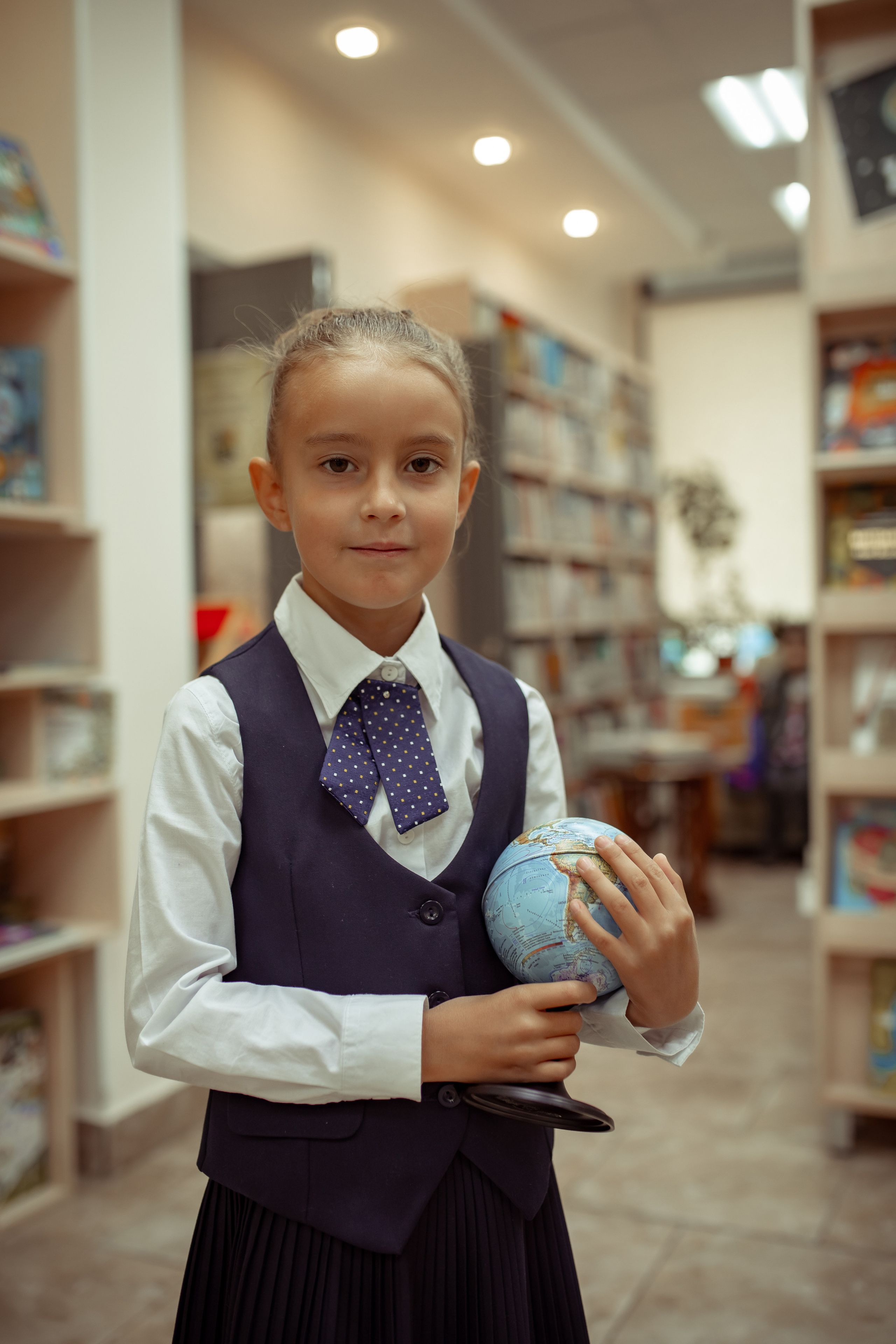 Портретная фотосессия первоклашек в библиотеке. Семейный и детский фотограф в Москве Дорогова Екатерина