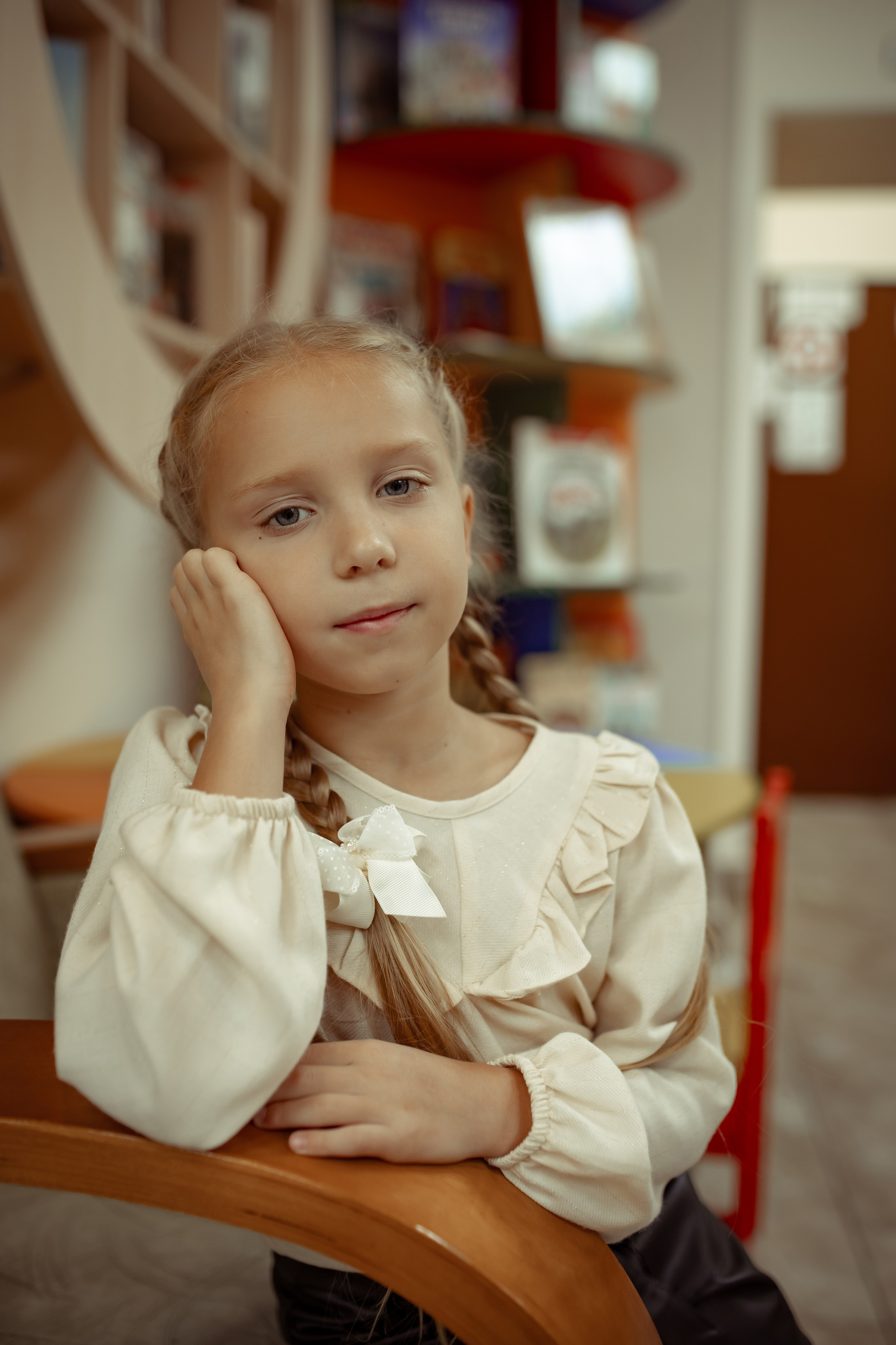 Портретная фотосессия первоклашек в библиотеке. Семейный и детский фотограф в Москве Дорогова Екатерина