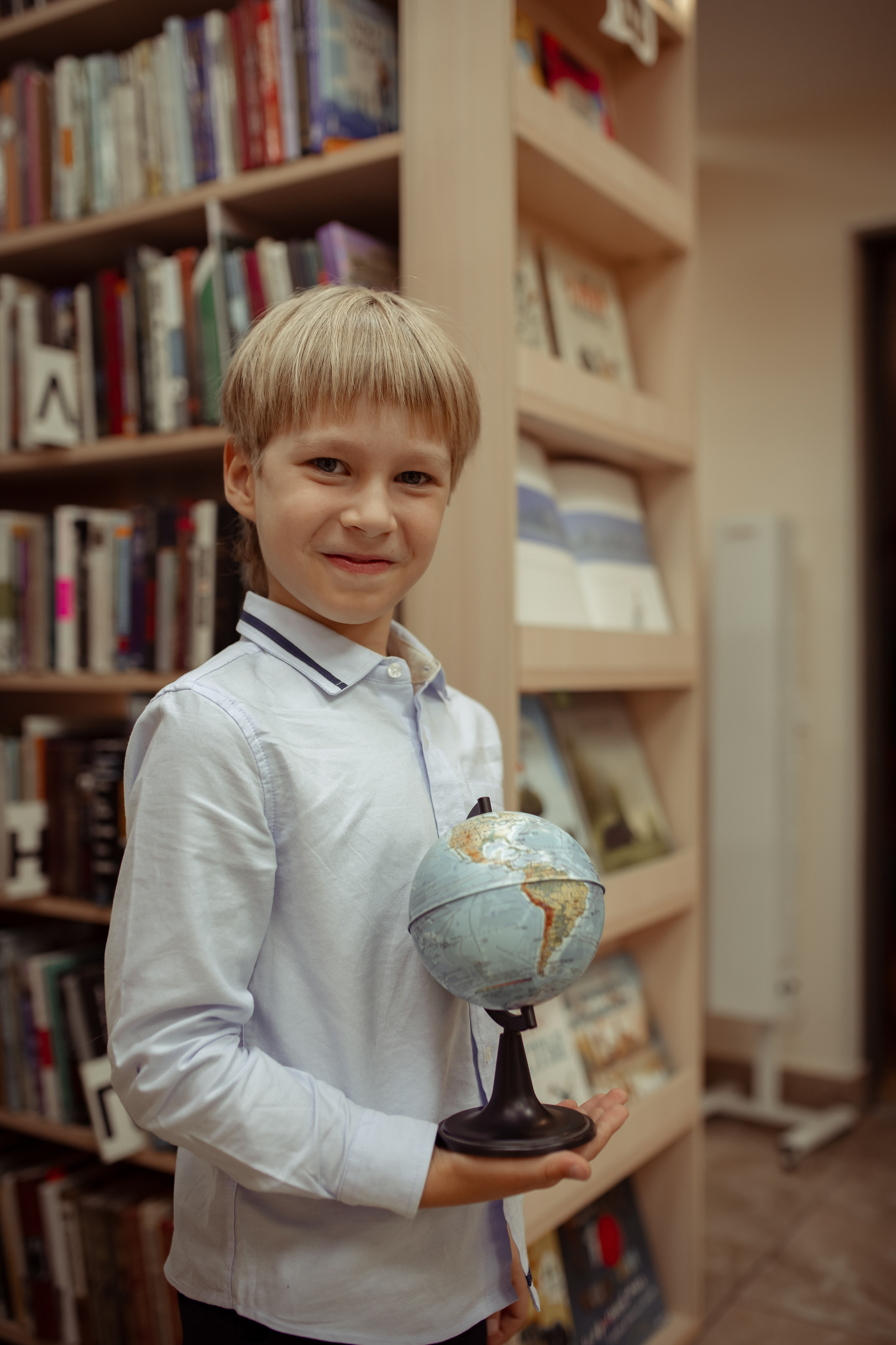 Портретная фотосессия первоклашек в библиотеке. Семейный и детский фотограф в Москве Дорогова Екатерина