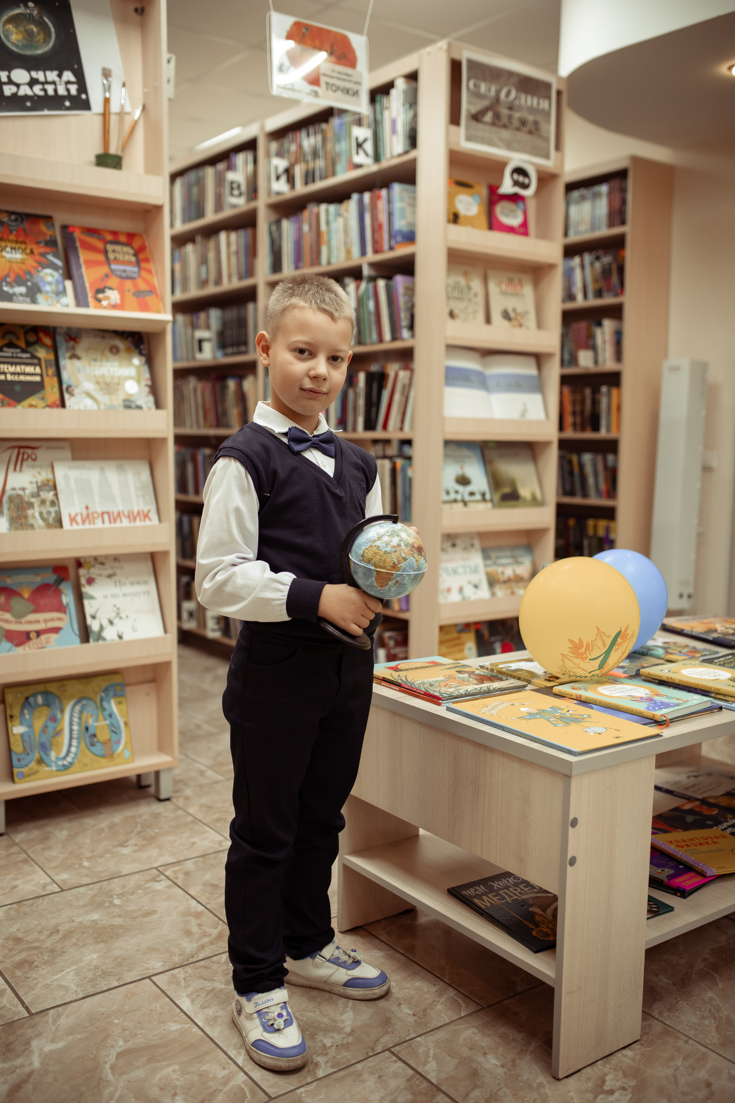 Портретная фотосессия первоклашек в библиотеке. Семейный и детский фотограф в Москве Дорогова Екатерина