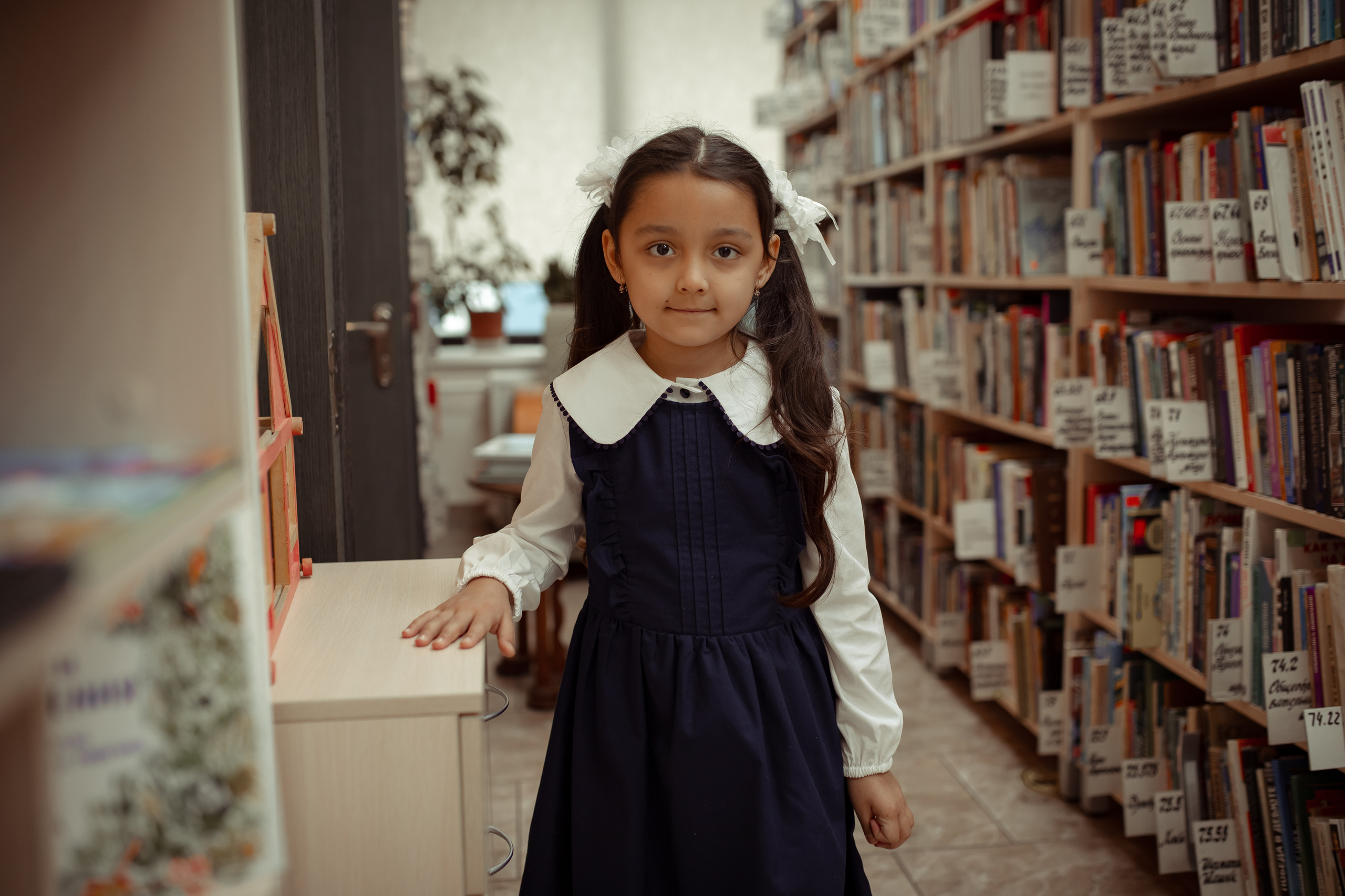 Портретная фотосессия первоклашек в библиотеке. Семейный и детский фотограф в Москве Дорогова Екатерина