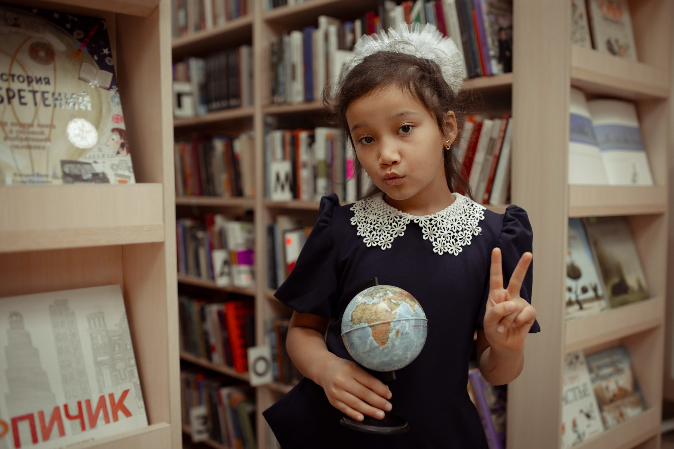 Портретная фотосессия первоклашек в библиотеке. Семейный и детский фотограф в Москве Дорогова Екатерина