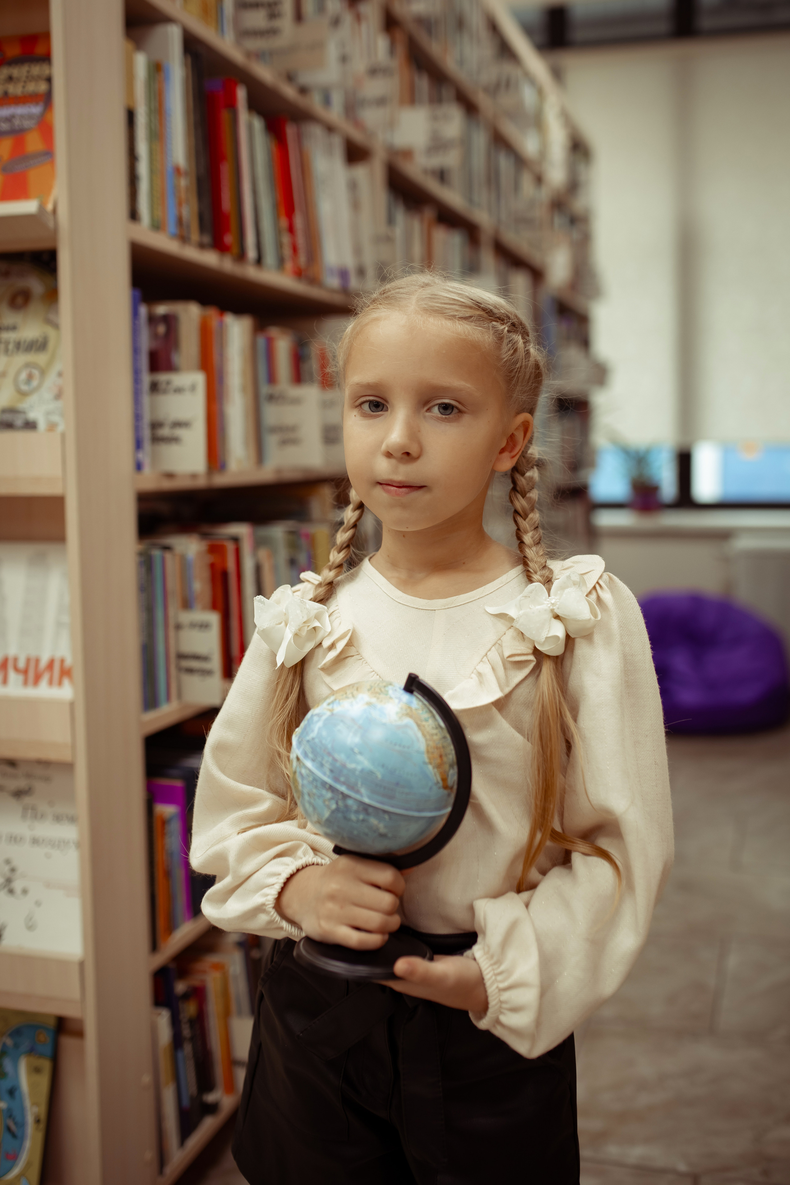 Портретная фотосессия первоклашек в библиотеке. Семейный и детский фотограф в Москве Дорогова Екатерина