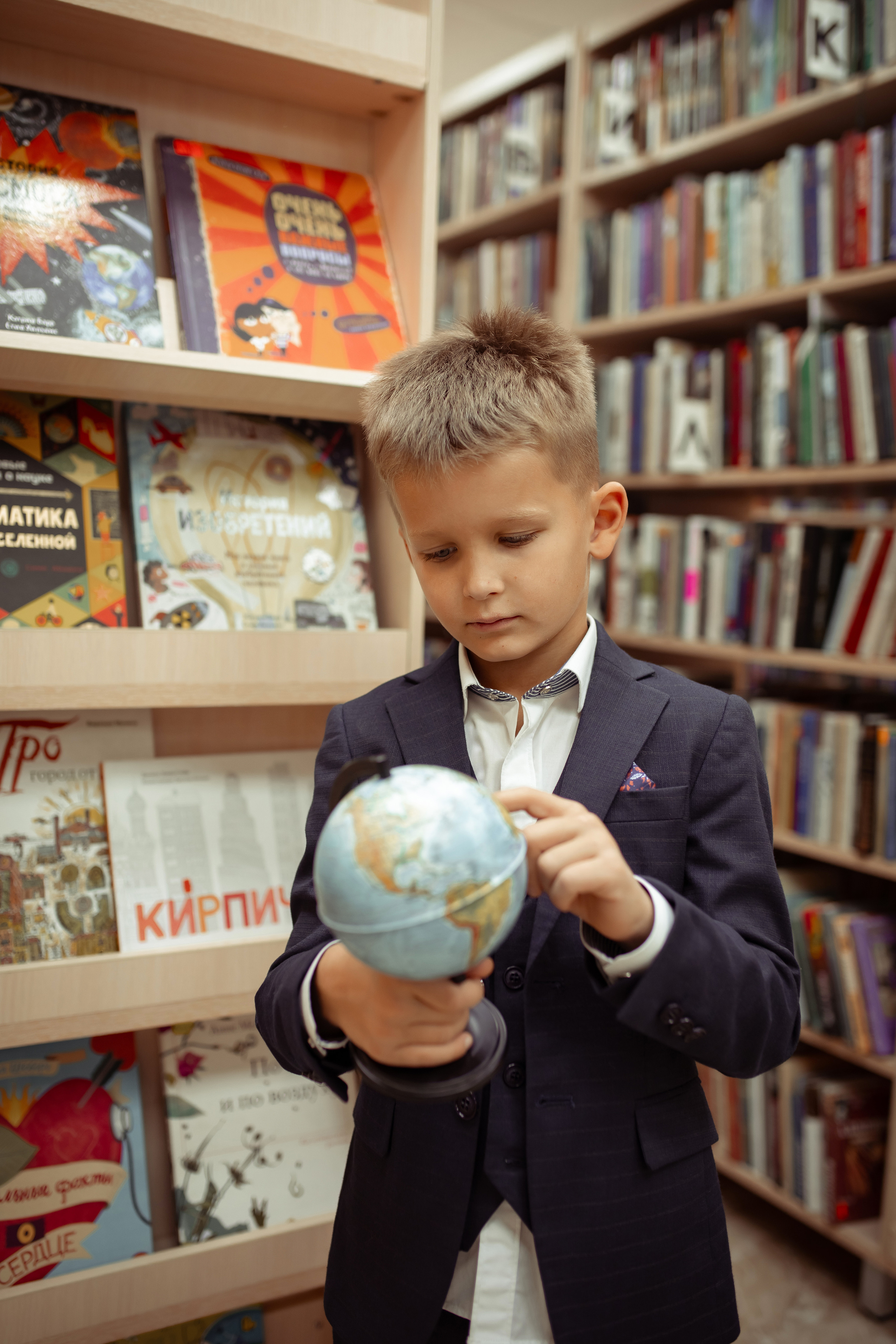 Портретная фотосессия первоклашек в библиотеке. Семейный и детский фотограф в Москве Дорогова Екатерина