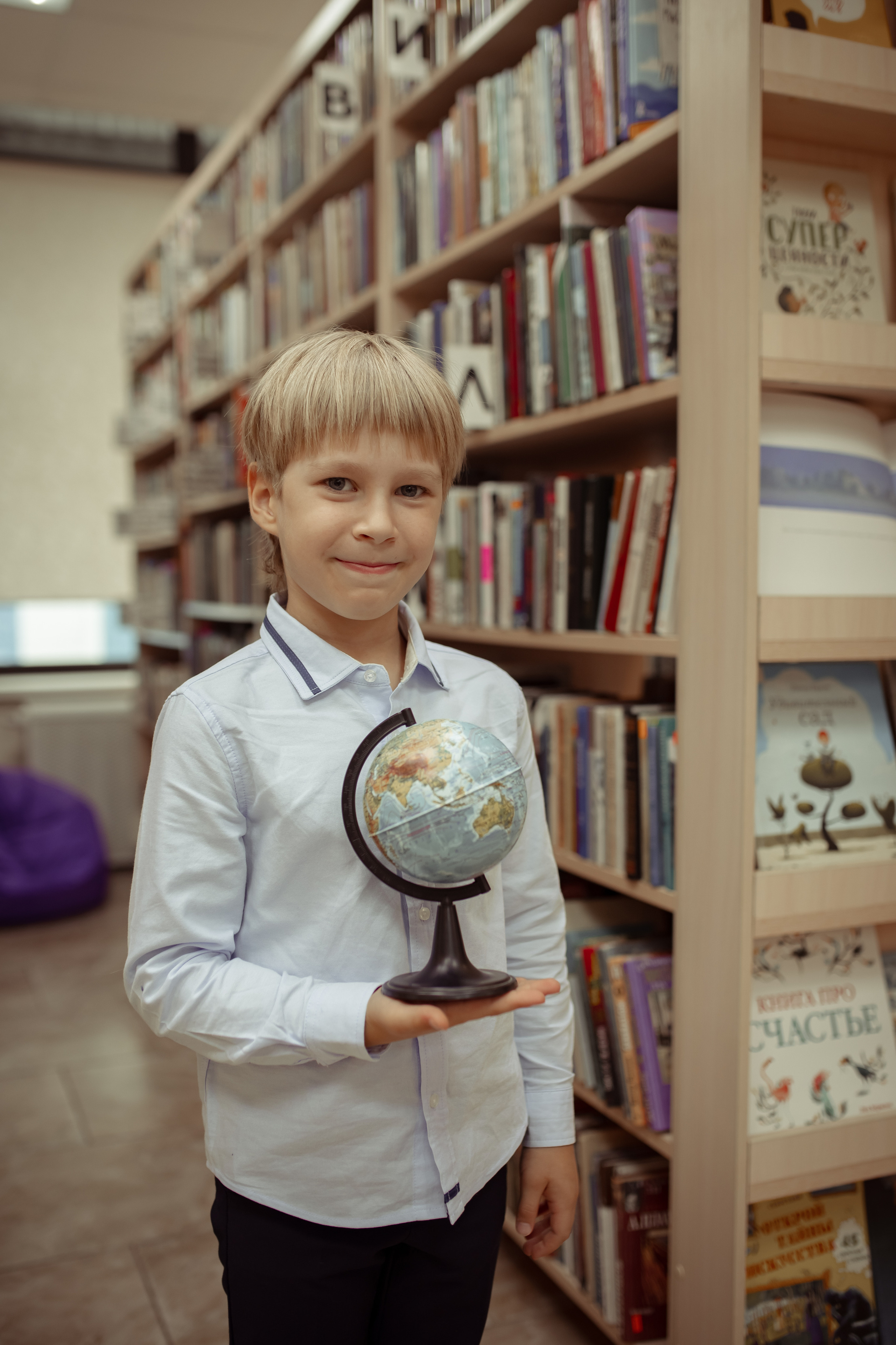 Портретная фотосессия первоклашек в библиотеке. Семейный и детский фотограф в Москве Дорогова Екатерина