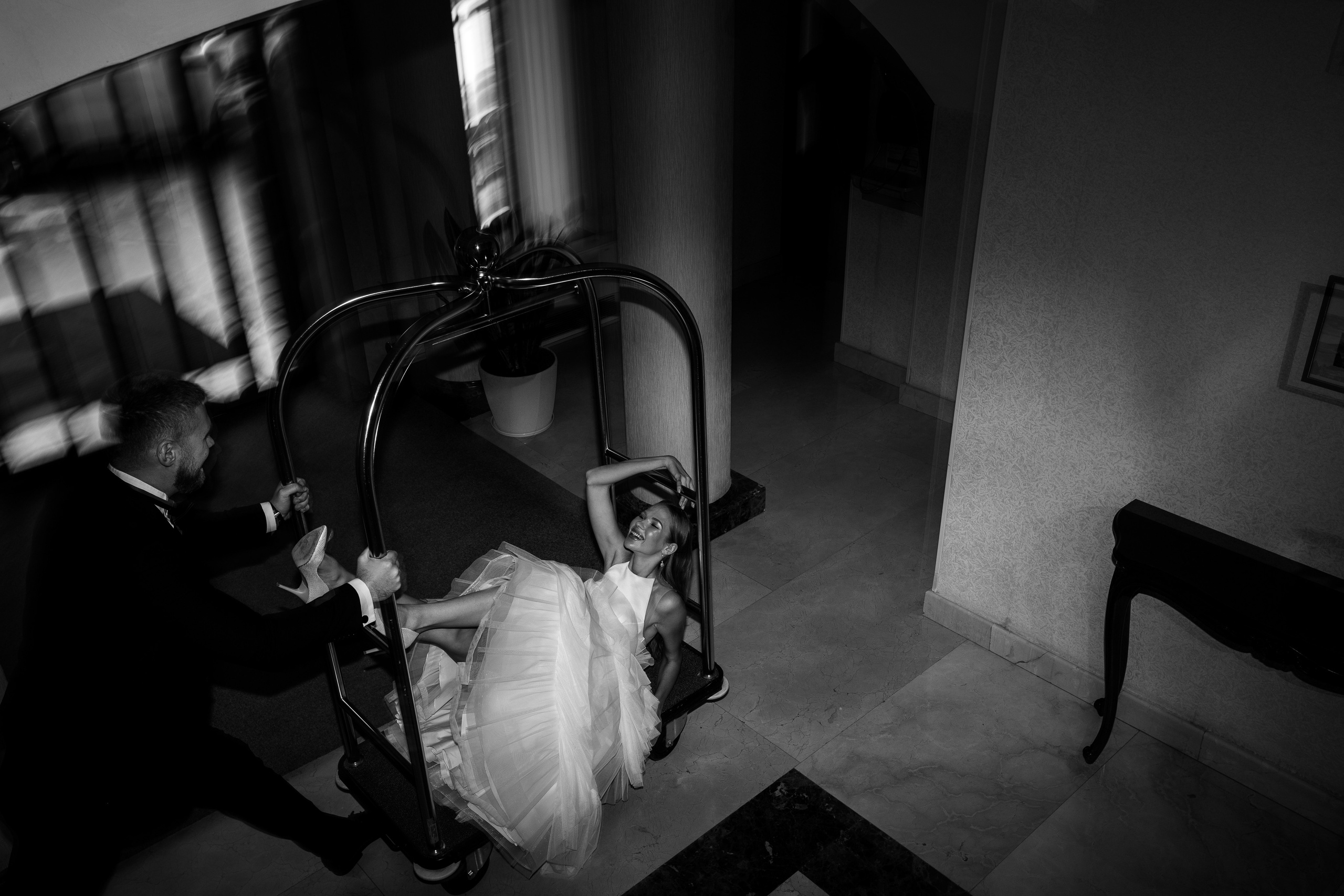 Стильная свадьба Виктора и Виктории в отеле Riviera Sunrise. Свадебный фотограф в Крыму и Севастополе — Белов Виталий