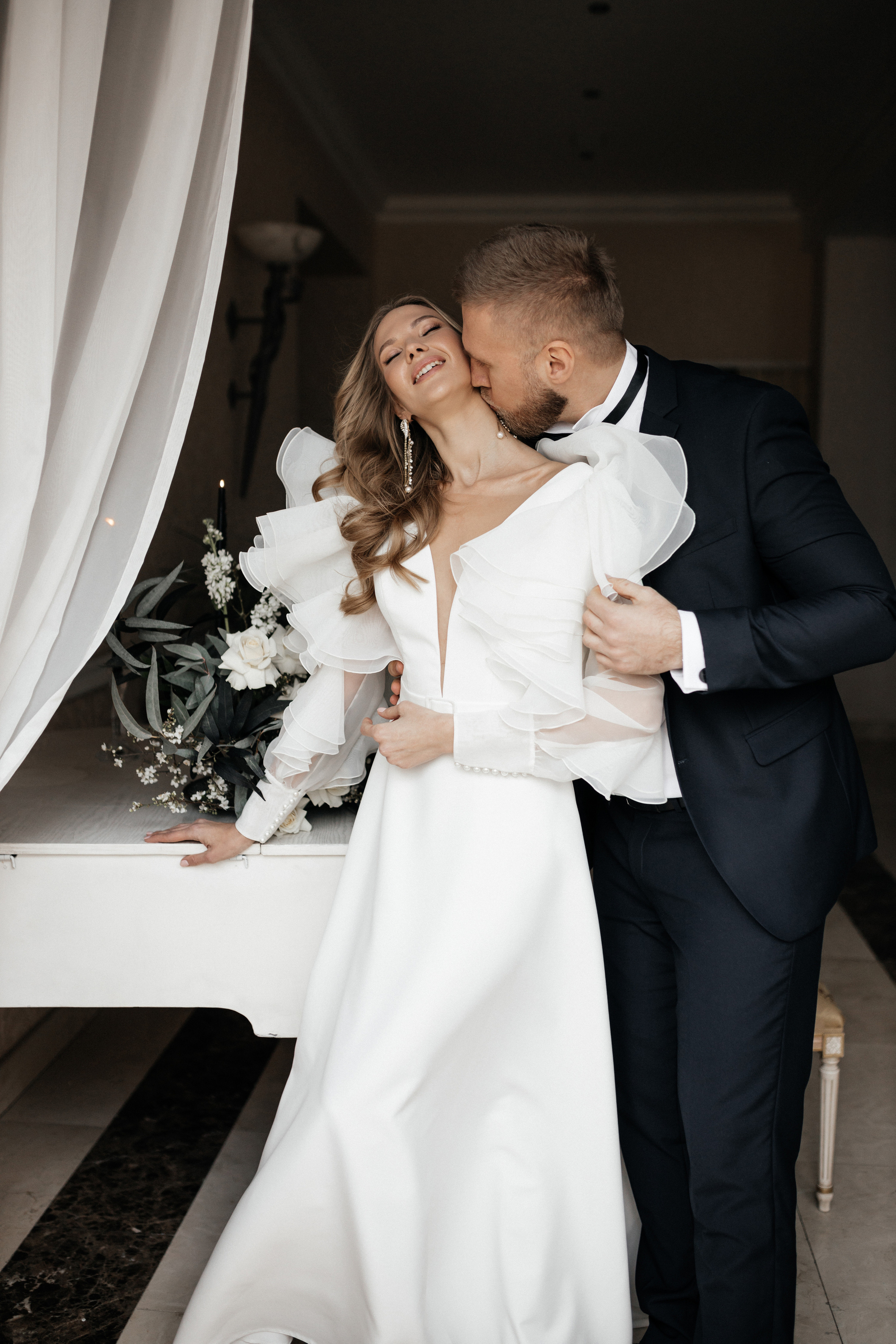 Стильная свадьба Виктора и Виктории в отеле Riviera Sunrise. Свадебный фотограф в Крыму и Севастополе — Белов Виталий