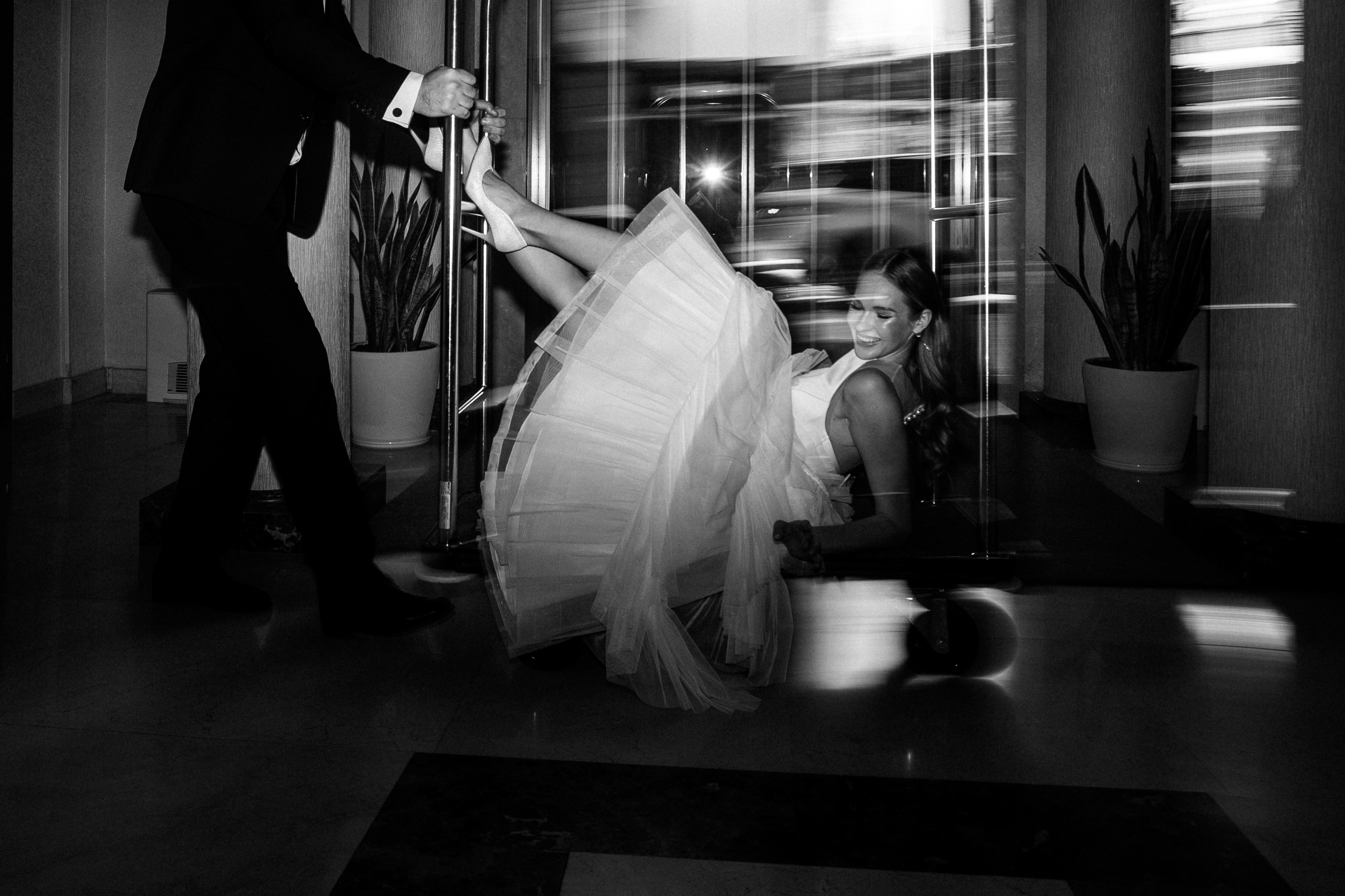 Стильная свадьба Виктора и Виктории в отеле Riviera Sunrise. Свадебный фотограф в Крыму и Севастополе — Белов Виталий