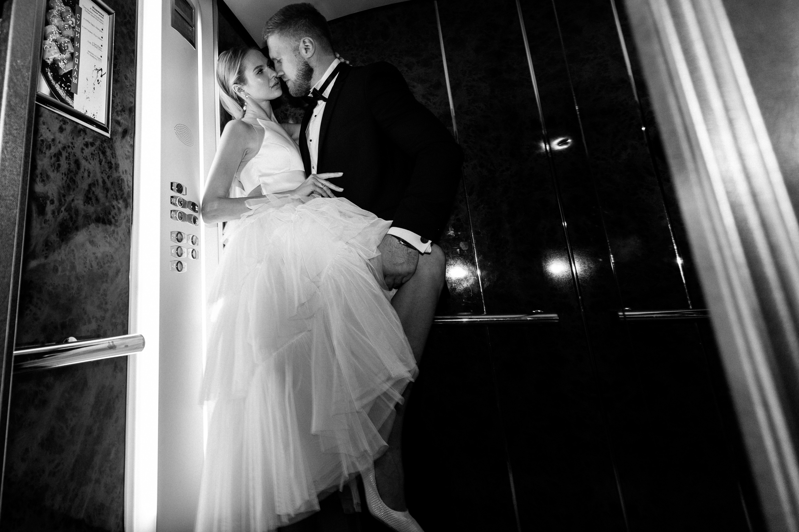 Стильная свадьба Виктора и Виктории в отеле Riviera Sunrise. Свадебный фотограф в Крыму и Севастополе — Белов Виталий