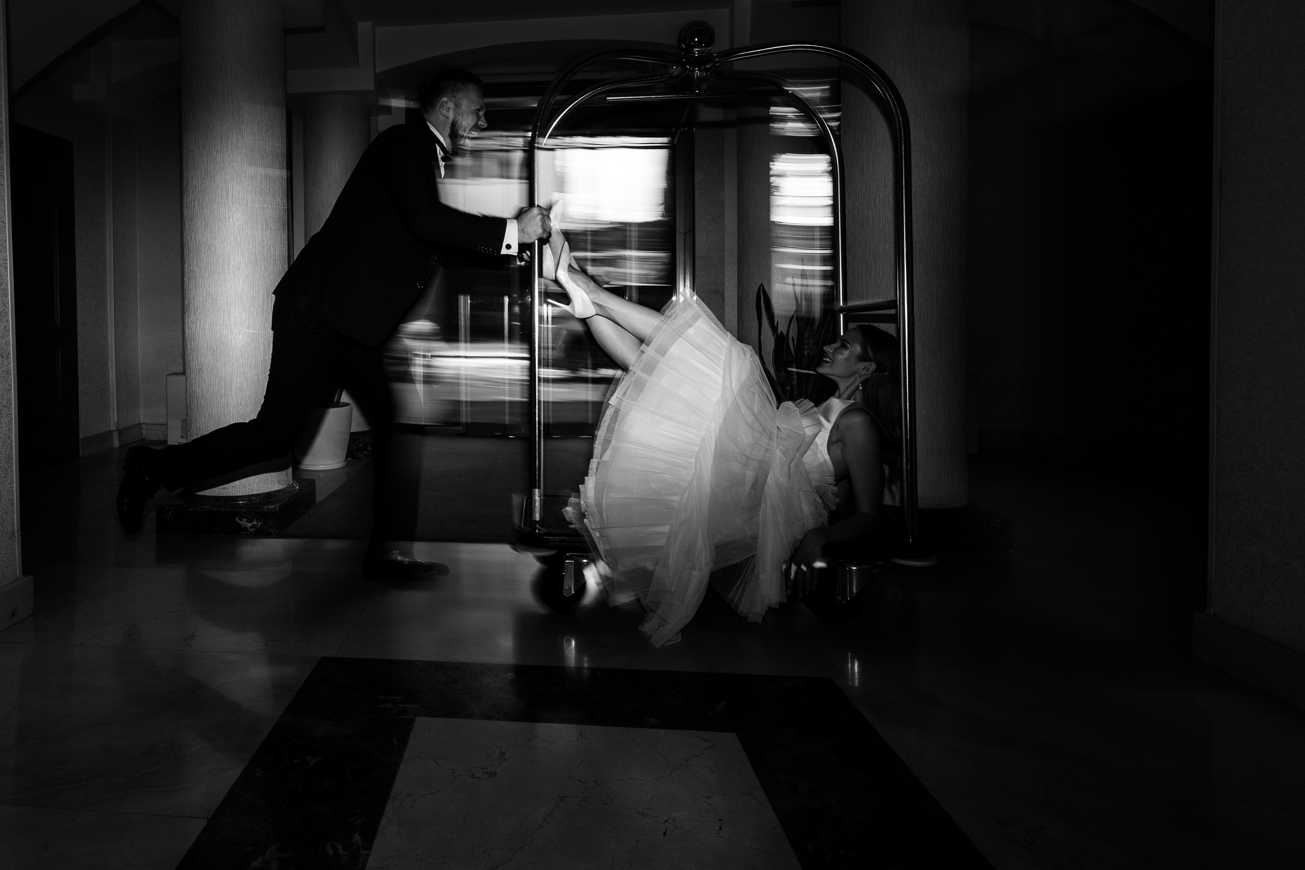 Стильная свадьба Виктора и Виктории в отеле Riviera Sunrise. Свадебный фотограф в Крыму и Севастополе — Белов Виталий