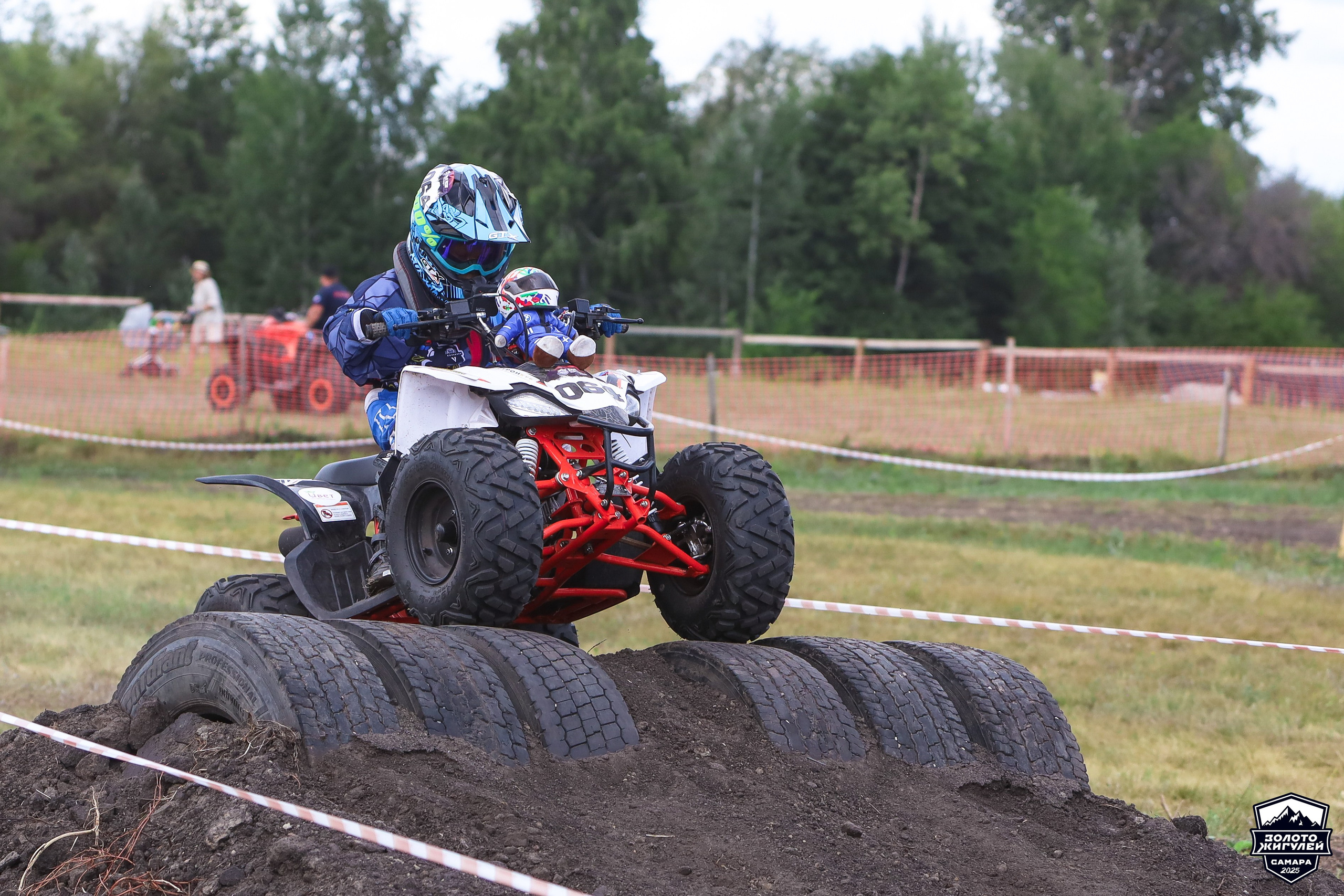 Заезды «МИНИ ДЕТИ» и «МАКСИ ДЕТИ». Кубок России по гонкам с водными препятствиями на квадроциклах «Золото Жигулей 2025». Спортивный фотограф в Самаре