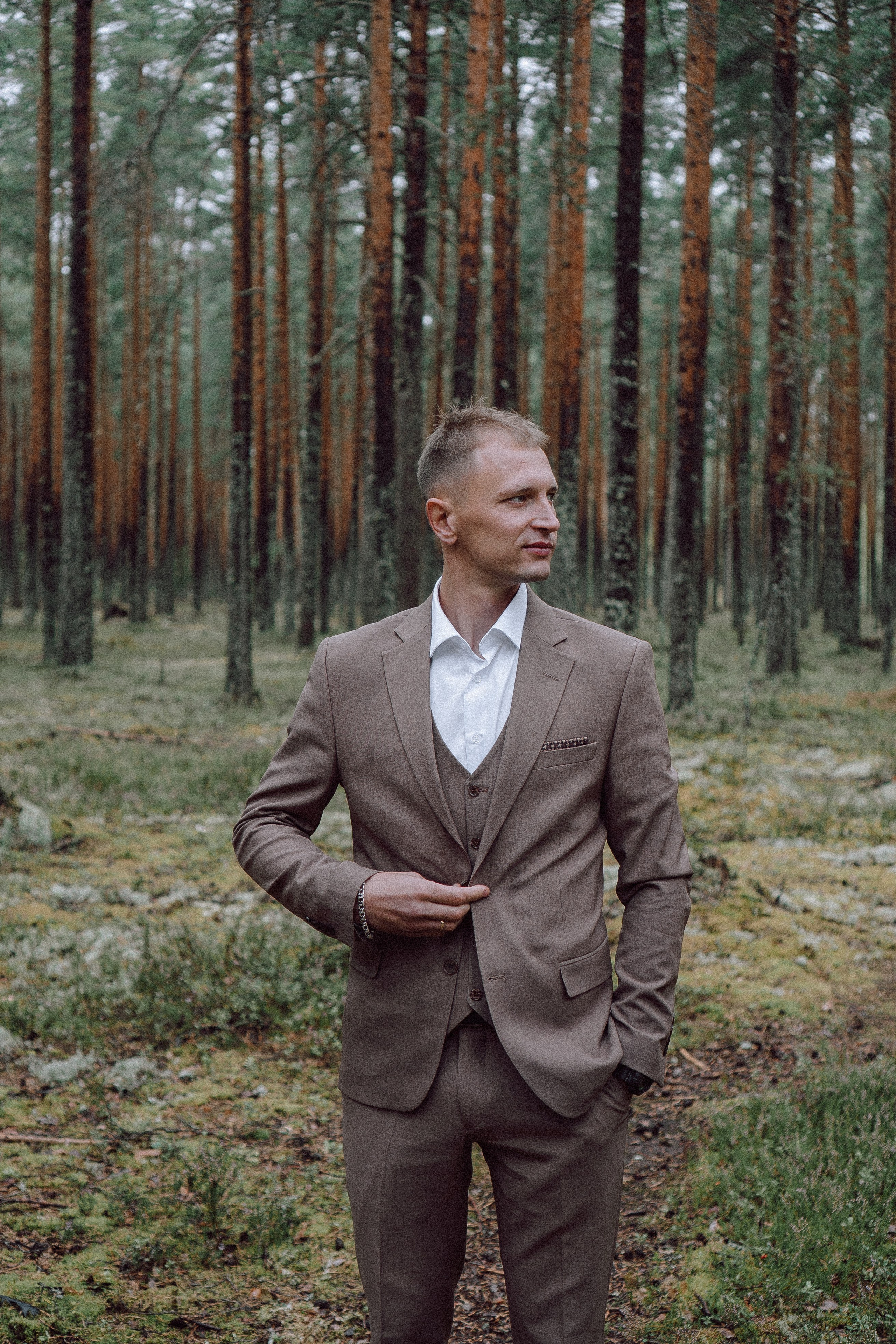 СВАДЕБНАЯ ФОТОСЕССИИЯ ПАРЫ В ГОРОДЕ ПРИОЗЕРСК В СОСНОВОМ ЛЕСУ И С ПИКАПОМ. Профессиональный фотограф, Санкт-Петербург — Виктория Богомолова