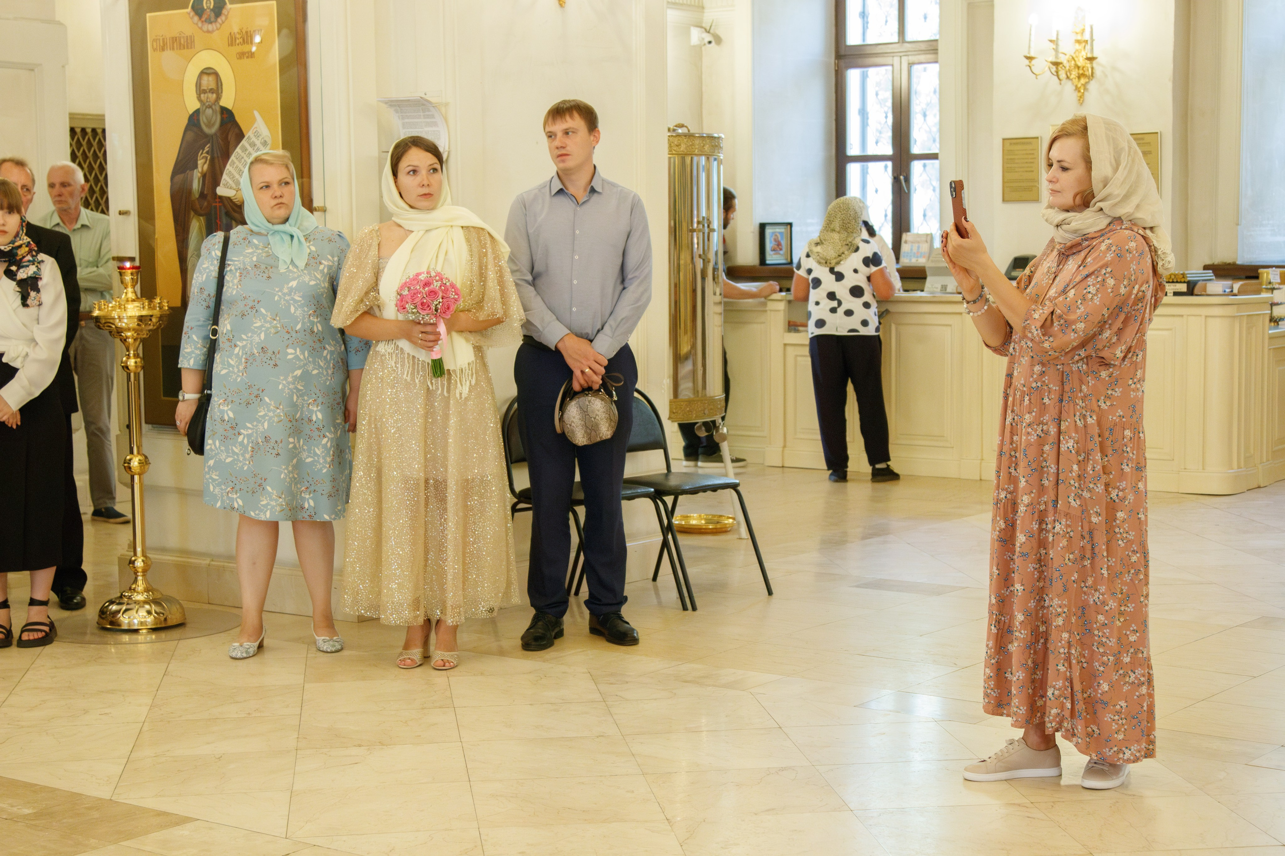 Венчание в храме Преображения Господня, стиль «Kodak Vision 500T». Фотограф на крещение/венчание