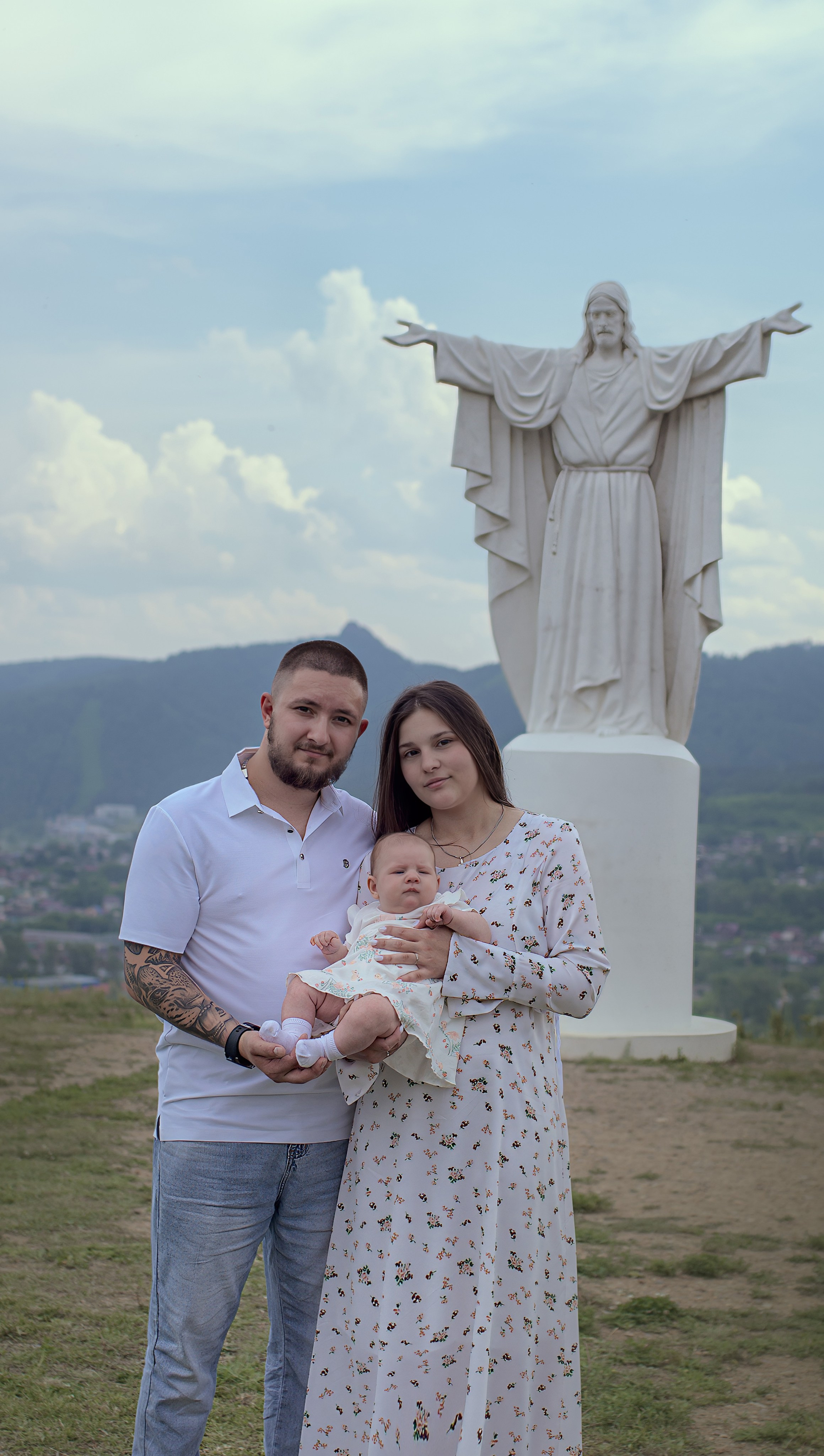 Крещение Василисы в храме исповедников и новомучеников Российских. Фотографы крещения/венчания  Красноярск Татьяна и Вячеслав Переваловы