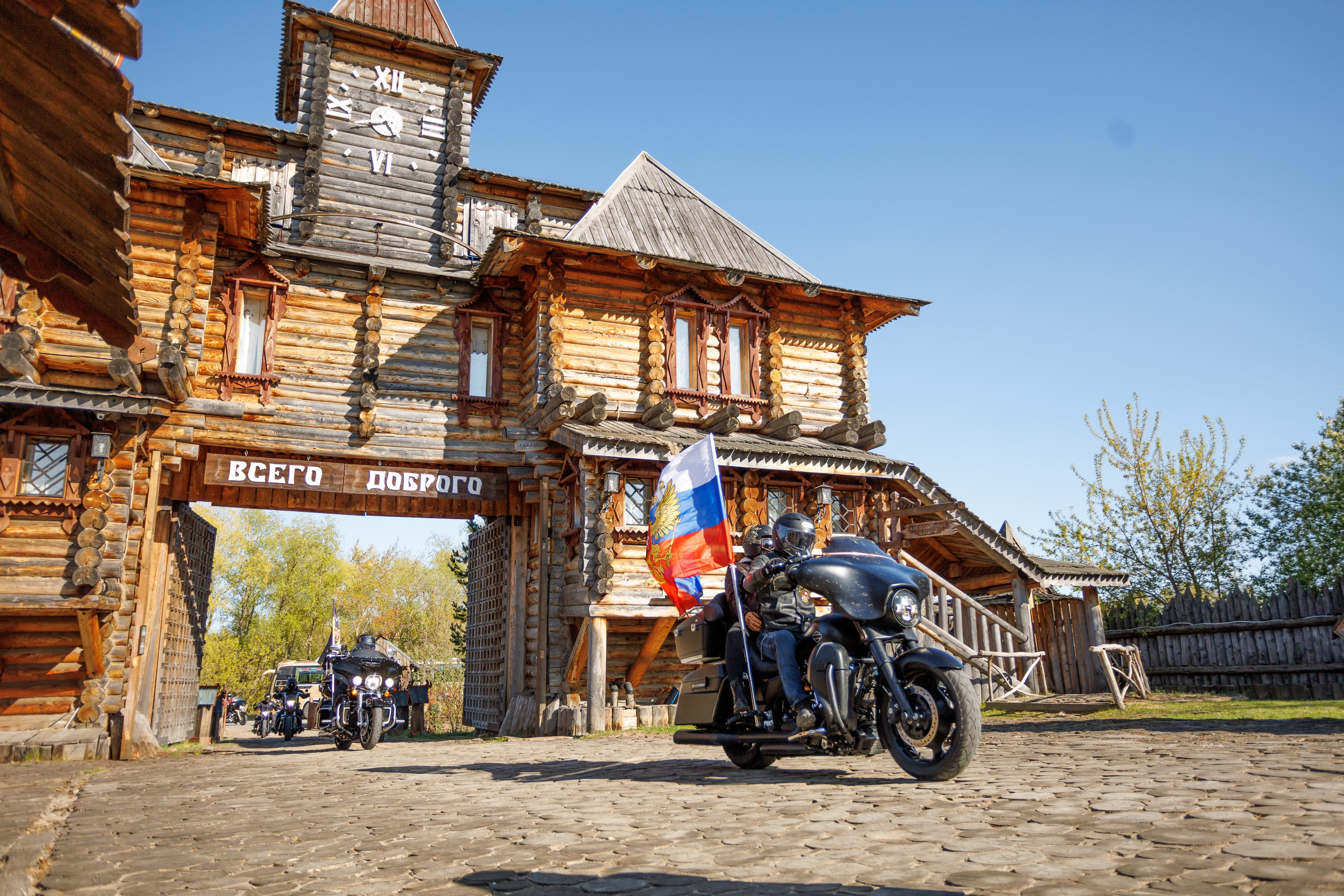 Гулянье в Абалаке. Фотосессии в Тобольске, школьный фотограф, репортажная съемка