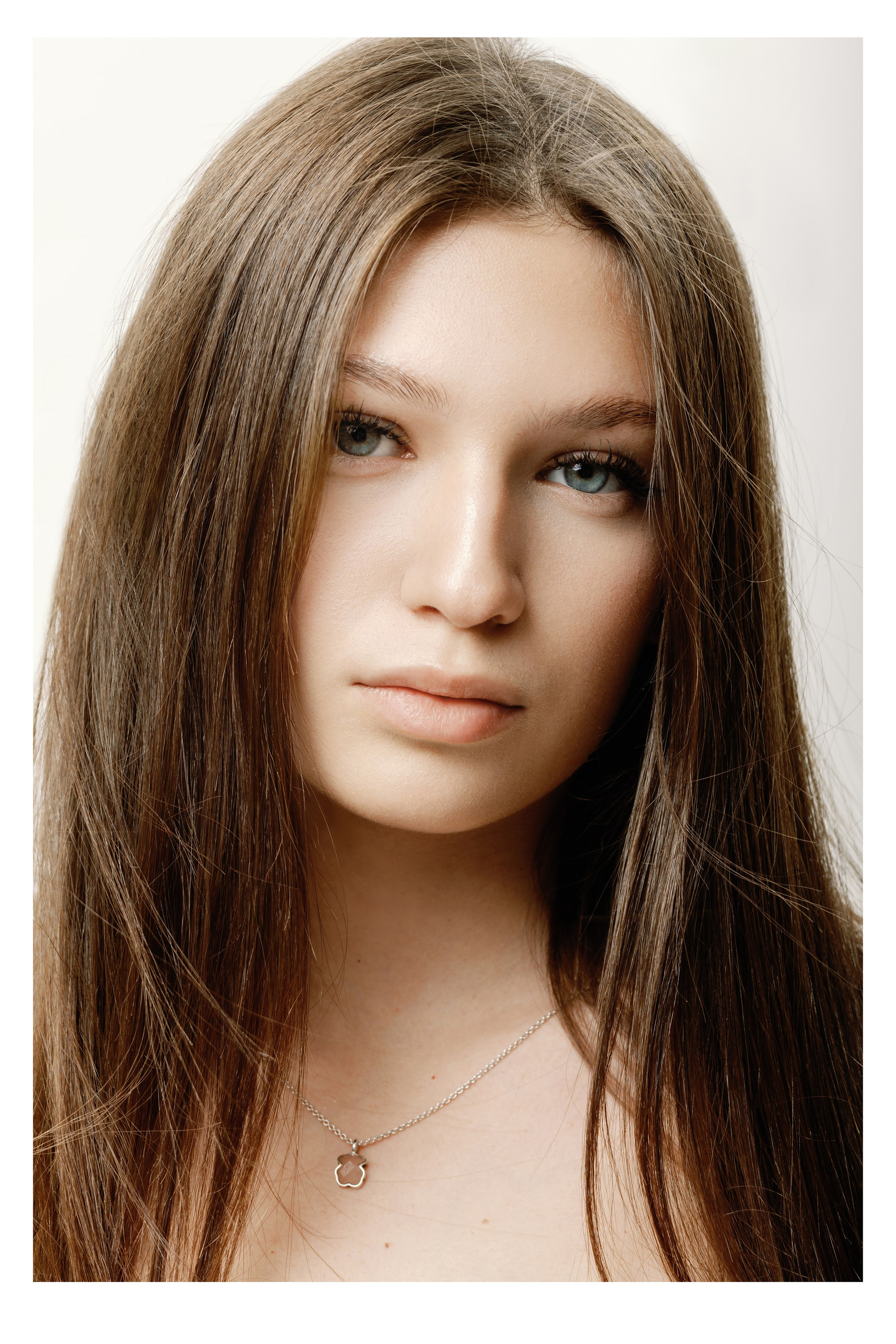 Портрет молодой девушки в фотостудии в Ростове