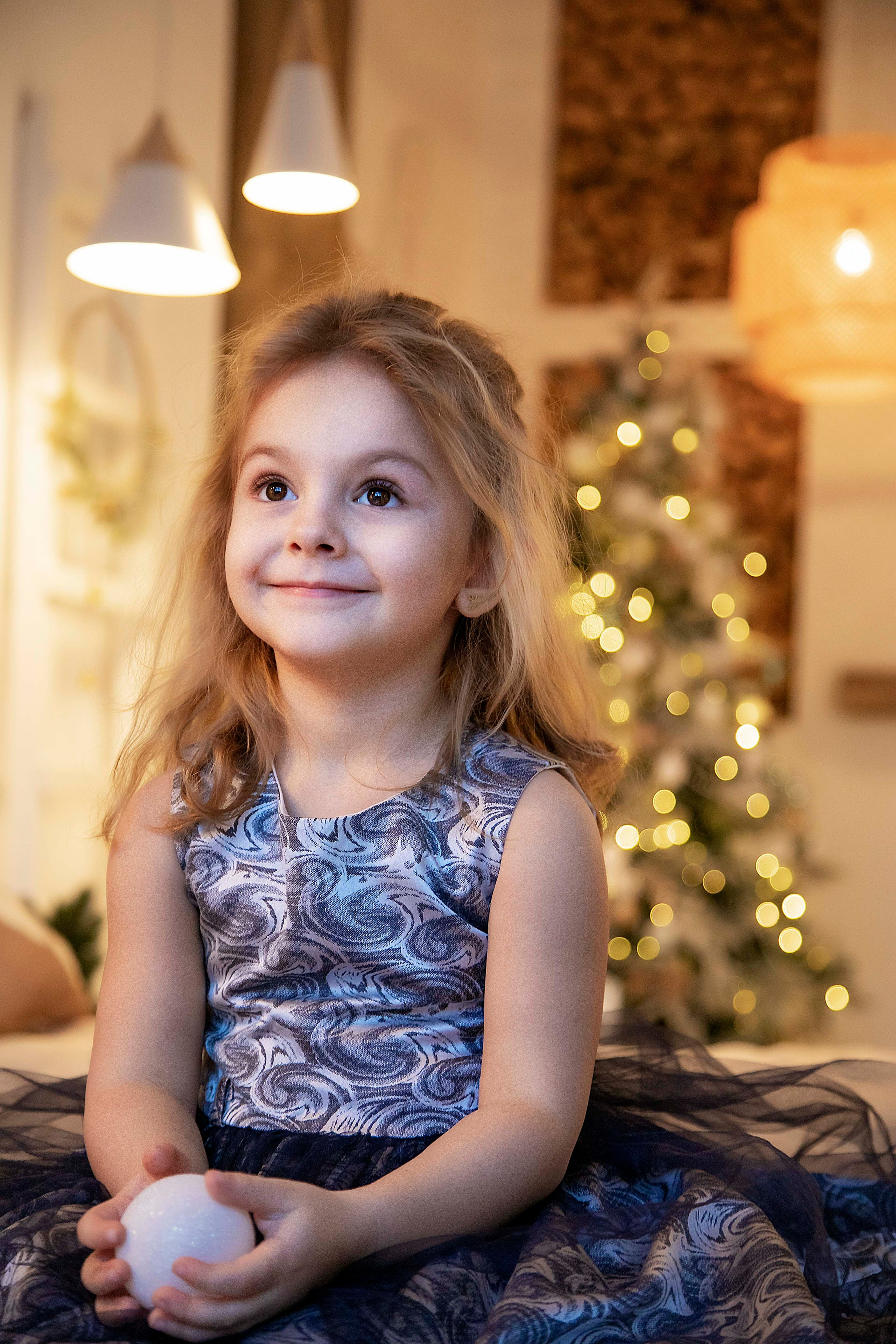 Николь у елки. Семейный и детский фотограф в Санкт-Петербург. Natalia Fadel