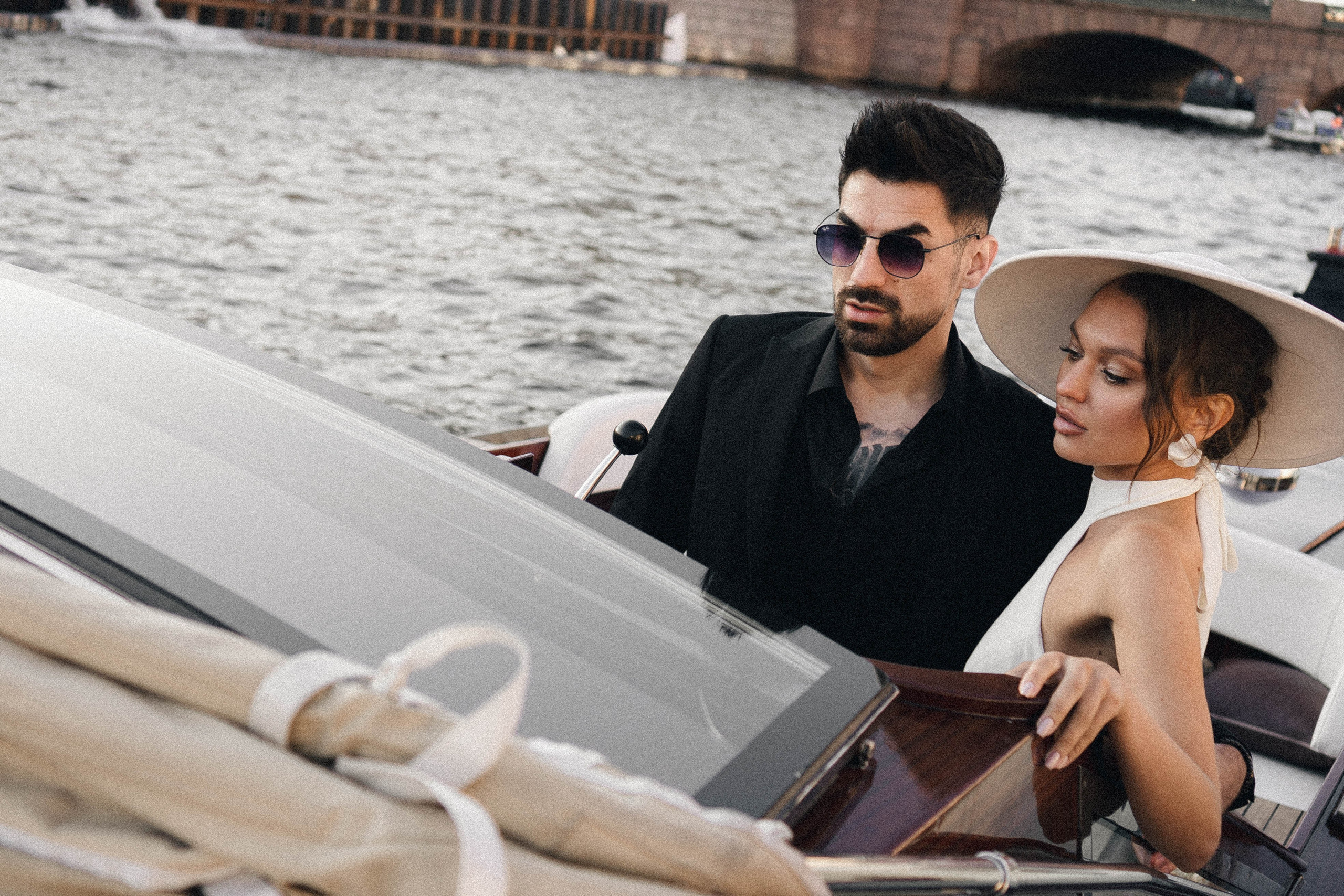 СВАДЕНБНАЯ СЬЕМКА НА КАТЕРЕ ПО КАНАЛАМ САНКТ-ПЕТЕРБУРГА И В АКВАТОРИИ НЕВЫ. Профессиональный фотограф, Санкт-Петербург — Виктория Богомолова