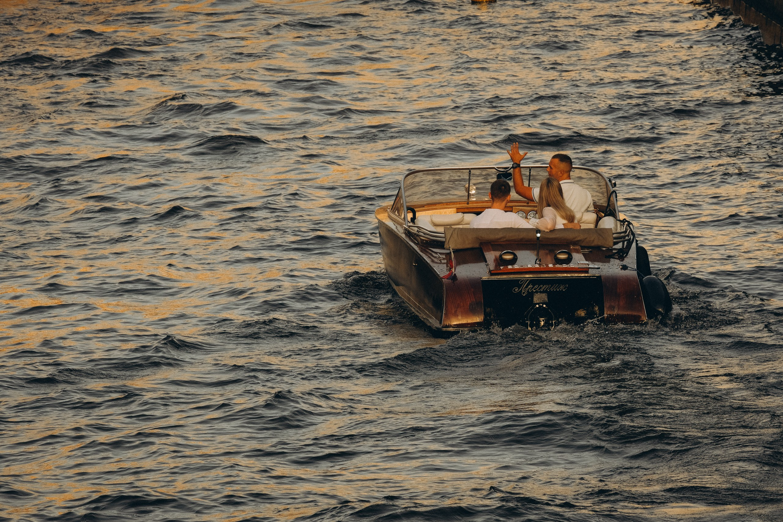 СВАДЕНБНАЯ СЬЕМКА НА КАТЕРЕ ПО КАНАЛАМ САНКТ-ПЕТЕРБУРГА И В АКВАТОРИИ НЕВЫ. Профессиональный фотограф, Санкт-Петербург — Виктория Богомолова