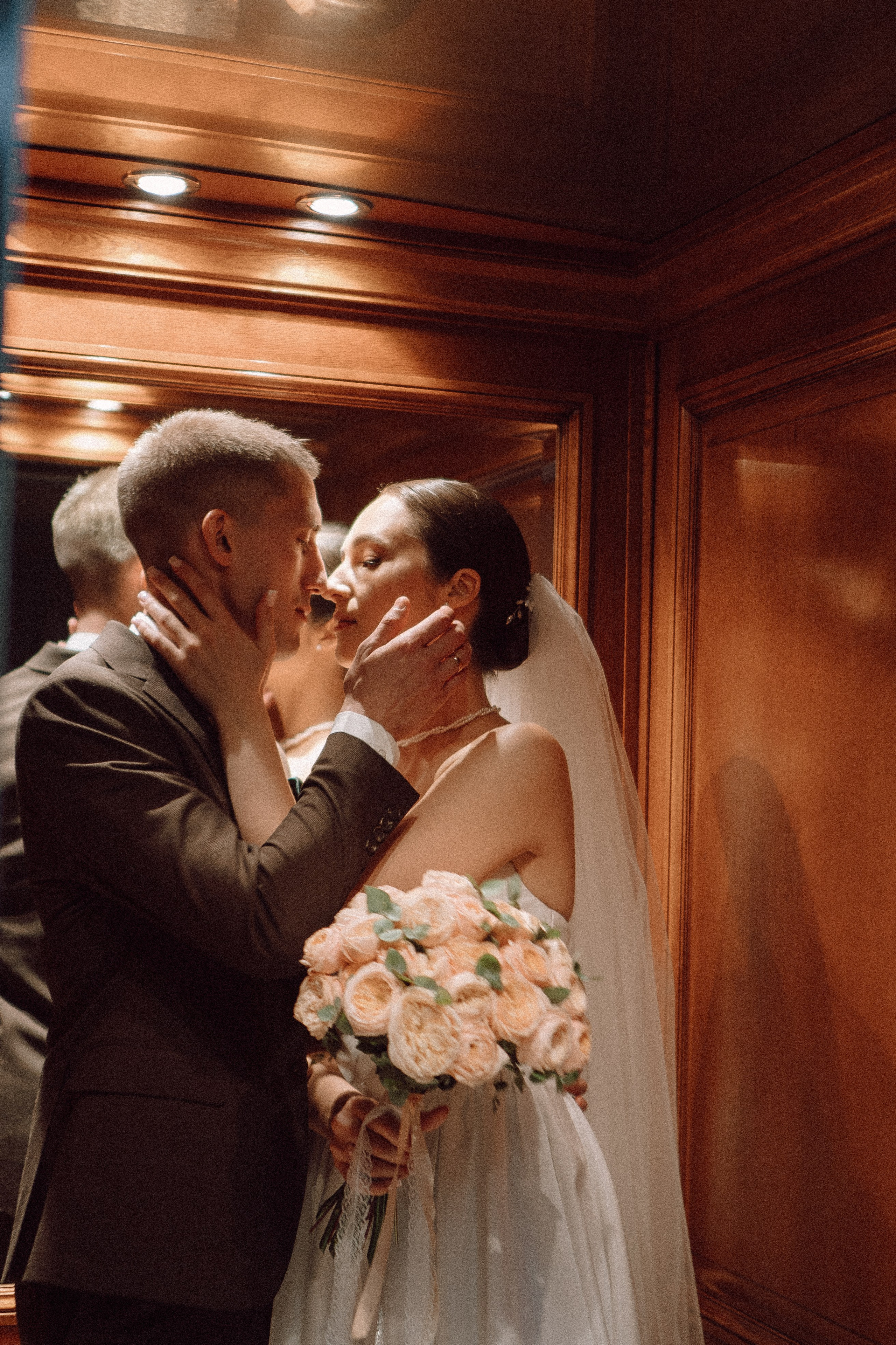 СВАДЕБНАЯ ПРОГУЛКА В САНТК-ПЕТЕРБУРГЕ (ИСАКИЕВСКИЙ СОБОР, ЗИМНЯЯ КАНАВКА, ЭРМИТАЖ И БОЛЬШАЯ МОРСКАЯ УЛИЦА). Профессиональный фотограф, Санкт-Петербург — Виктория Богомолова