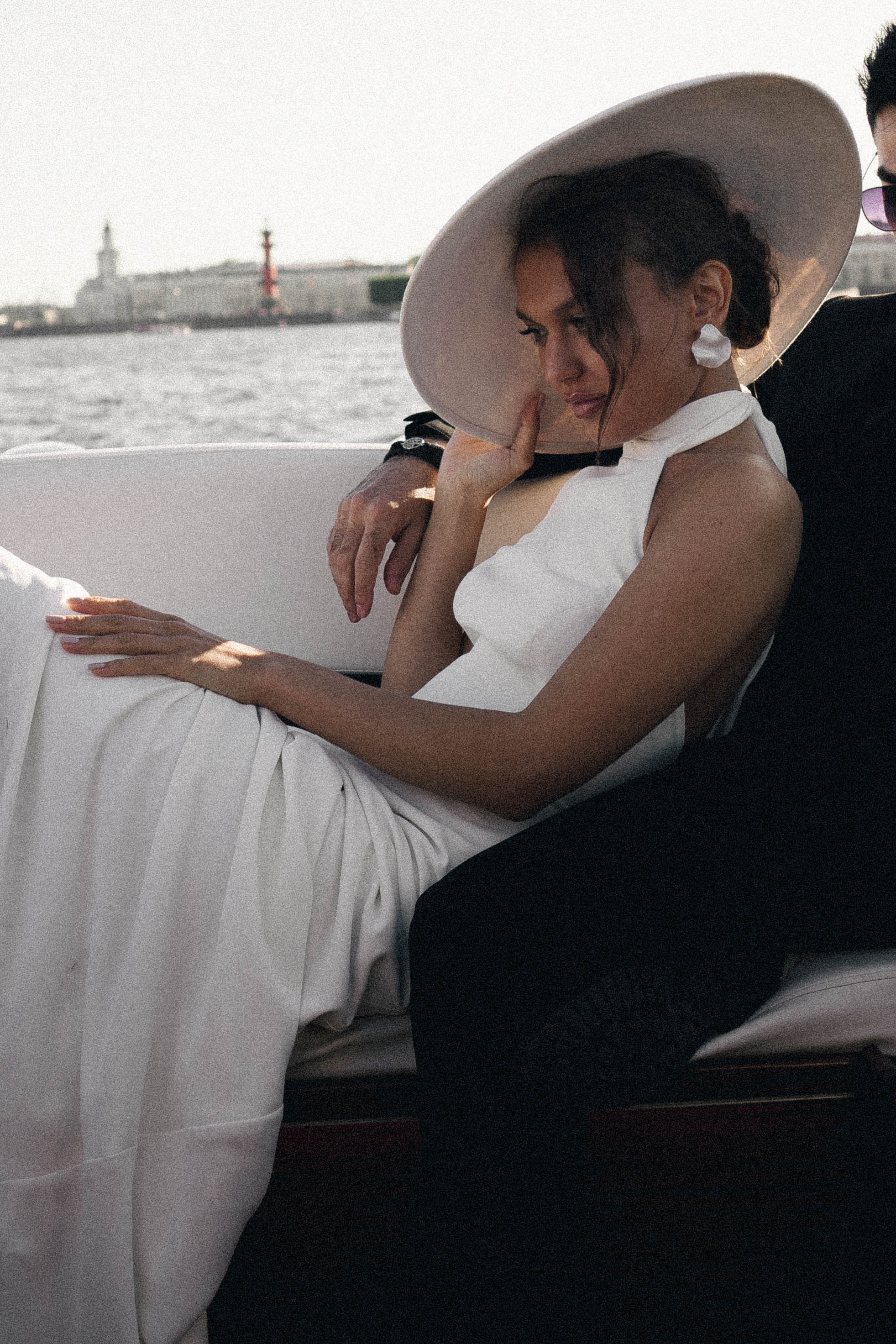 СВАДЕНБНАЯ СЬЕМКА НА КАТЕРЕ ПО КАНАЛАМ САНКТ-ПЕТЕРБУРГА И В АКВАТОРИИ НЕВЫ. Профессиональный фотограф, Санкт-Петербург — Виктория Богомолова