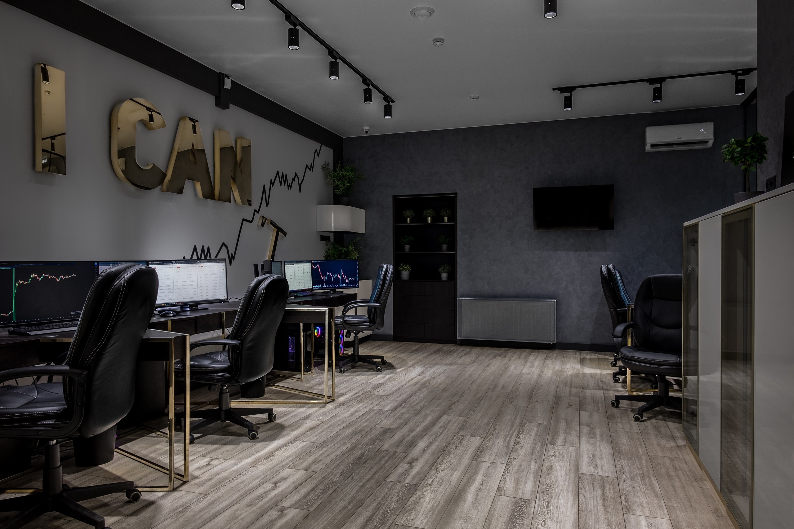 офис black style, тёмный офис, офис в тёмном стиле