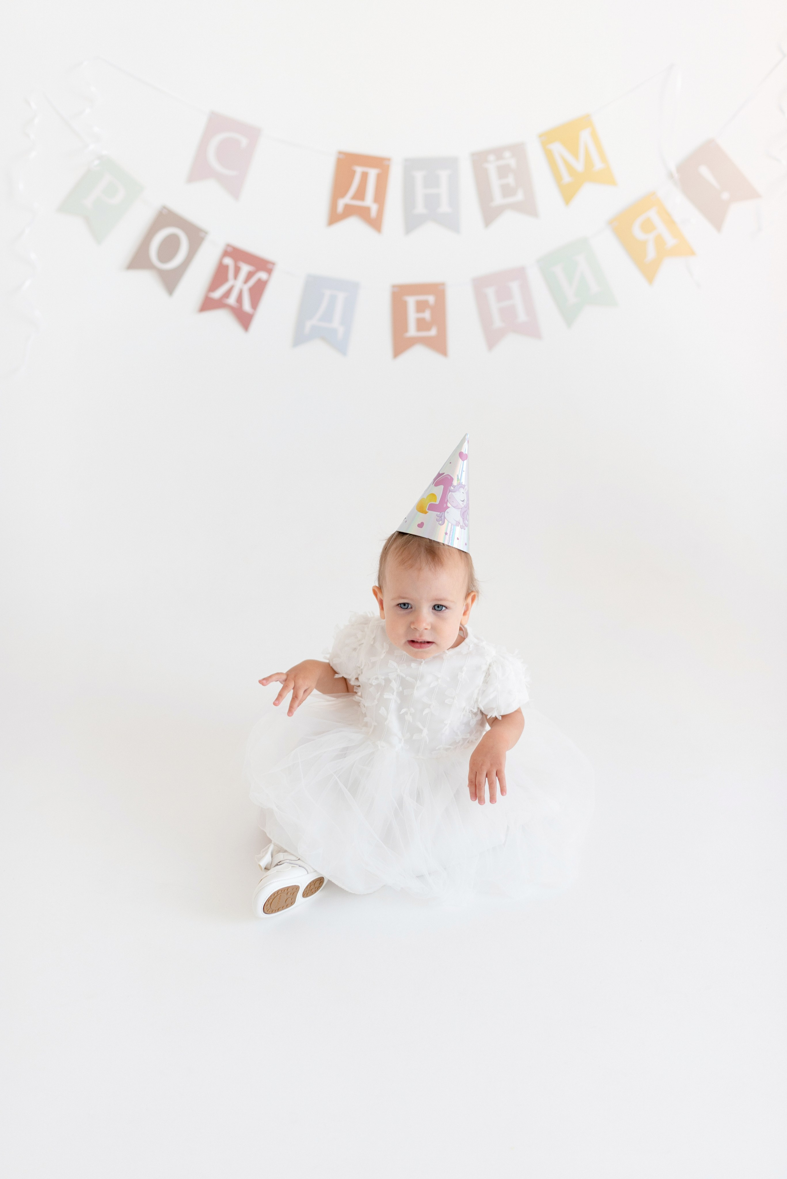 Фотосессия дня рождения малыша в студии, торт, воздушные шары, мыльные пузыри, профессиональный фотограф в Сургуте и Нефтеюганске.