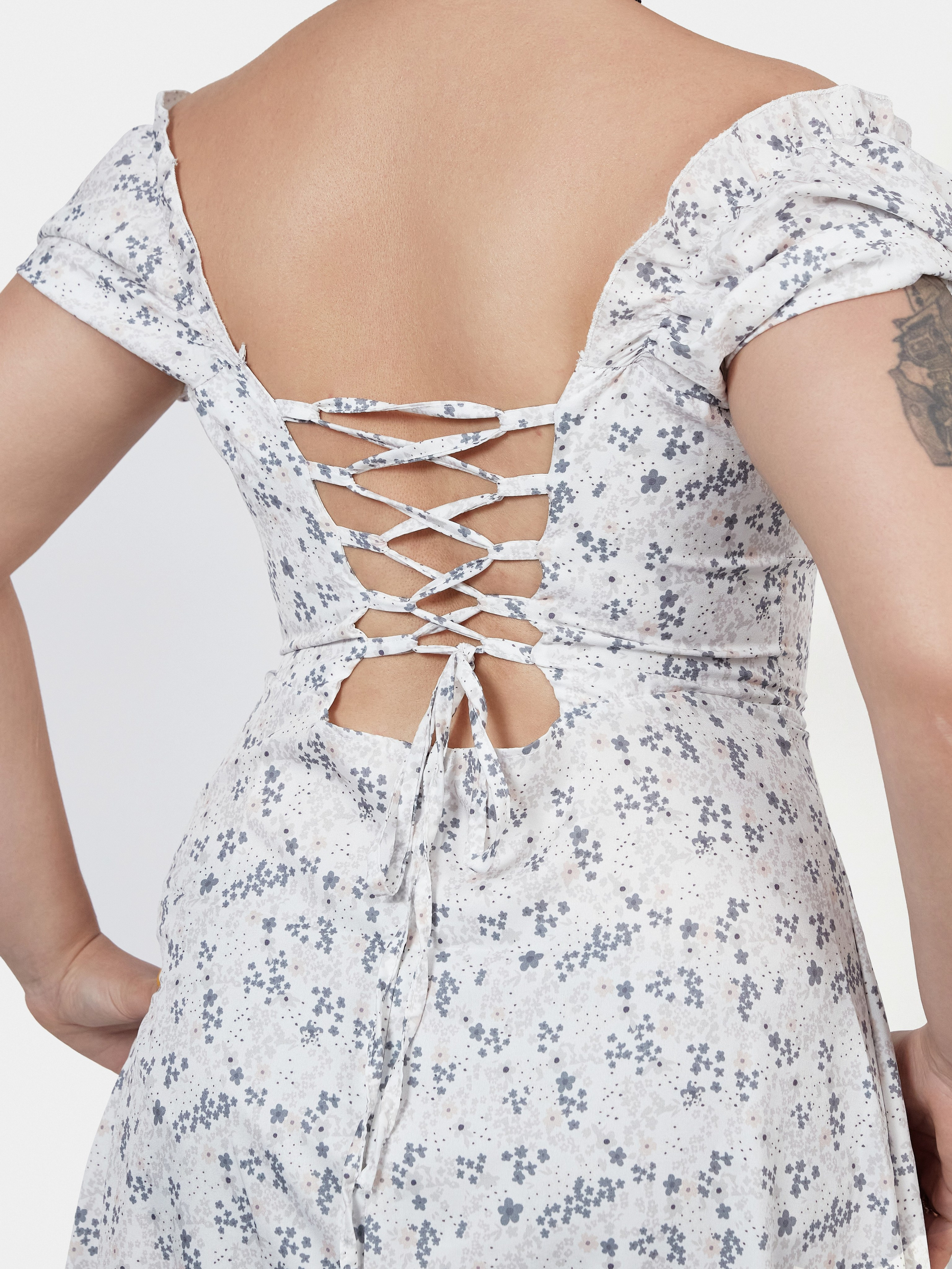 Фотосъемка с моделью на белом фоне. Коммерческий фотограф в Москве Павел Володин