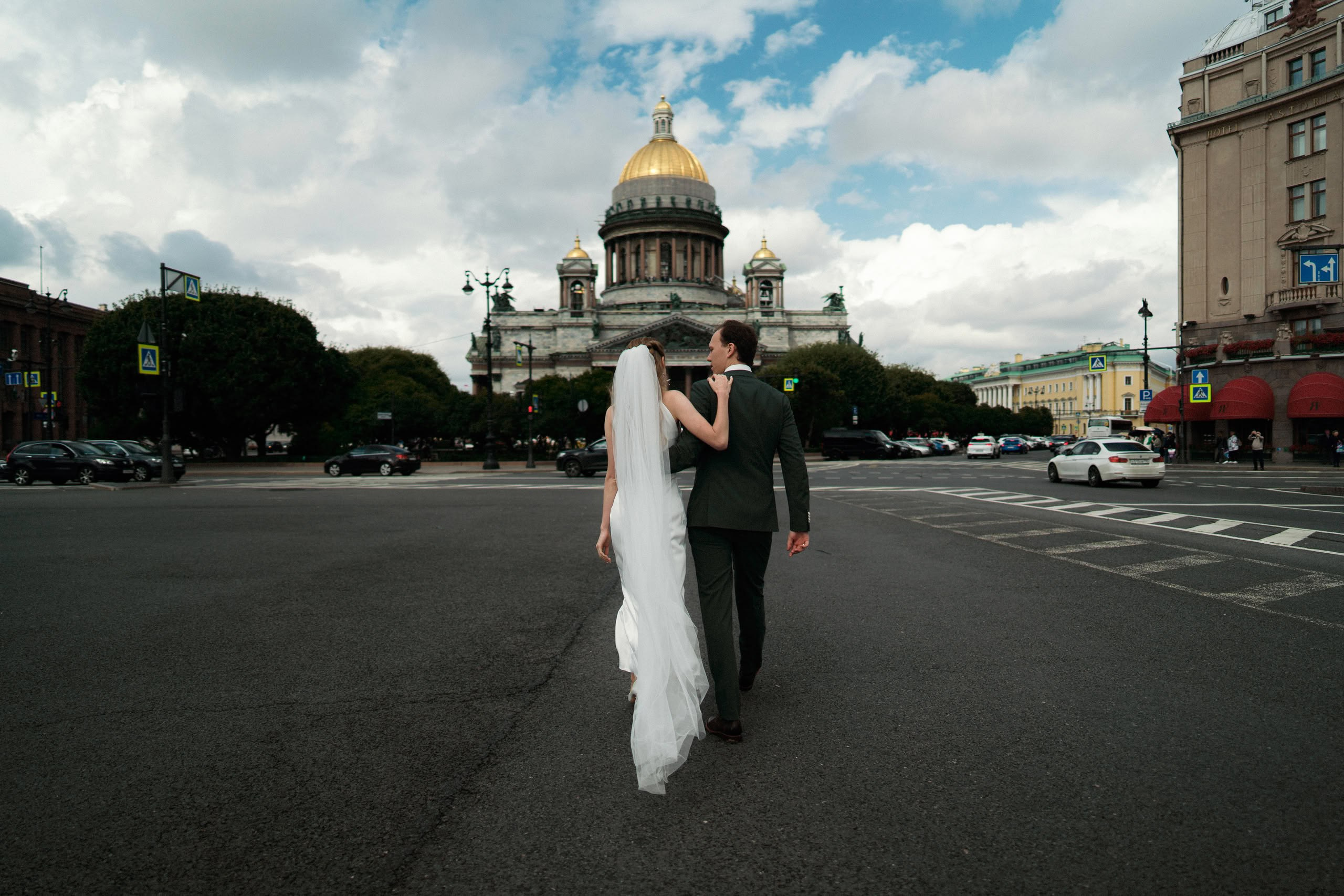 Арина и Илья — свадьба в Петербурге, цифра и плёнка. Свадебный фотограф Дмитрий Родионов — Санкт-Петербург и Ленинградская область