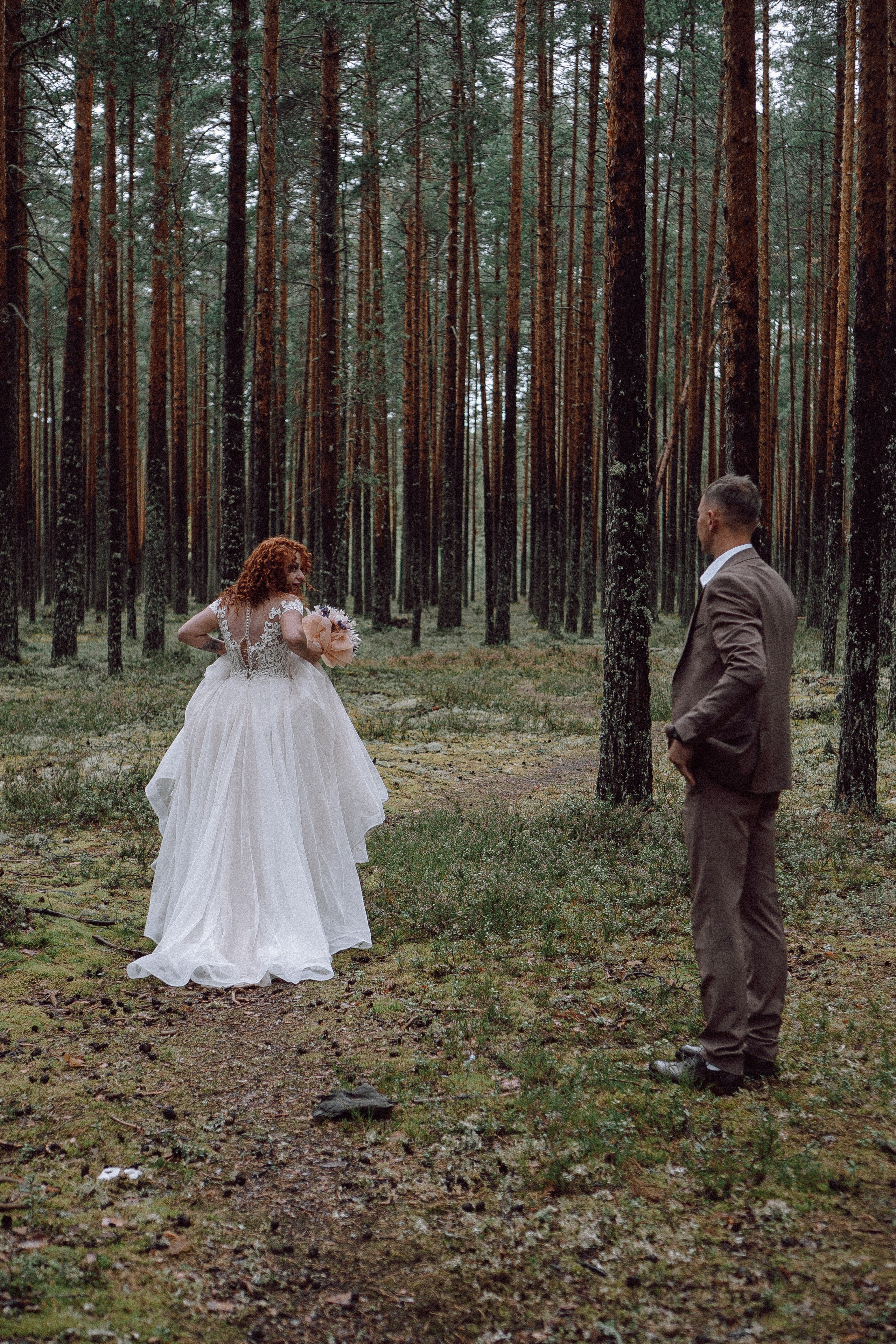 СВАДЕБНАЯ ФОТОСЕССИИЯ ПАРЫ В ГОРОДЕ ПРИОЗЕРСК В СОСНОВОМ ЛЕСУ И С ПИКАПОМ. Профессиональный фотограф, Санкт-Петербург — Виктория Богомолова