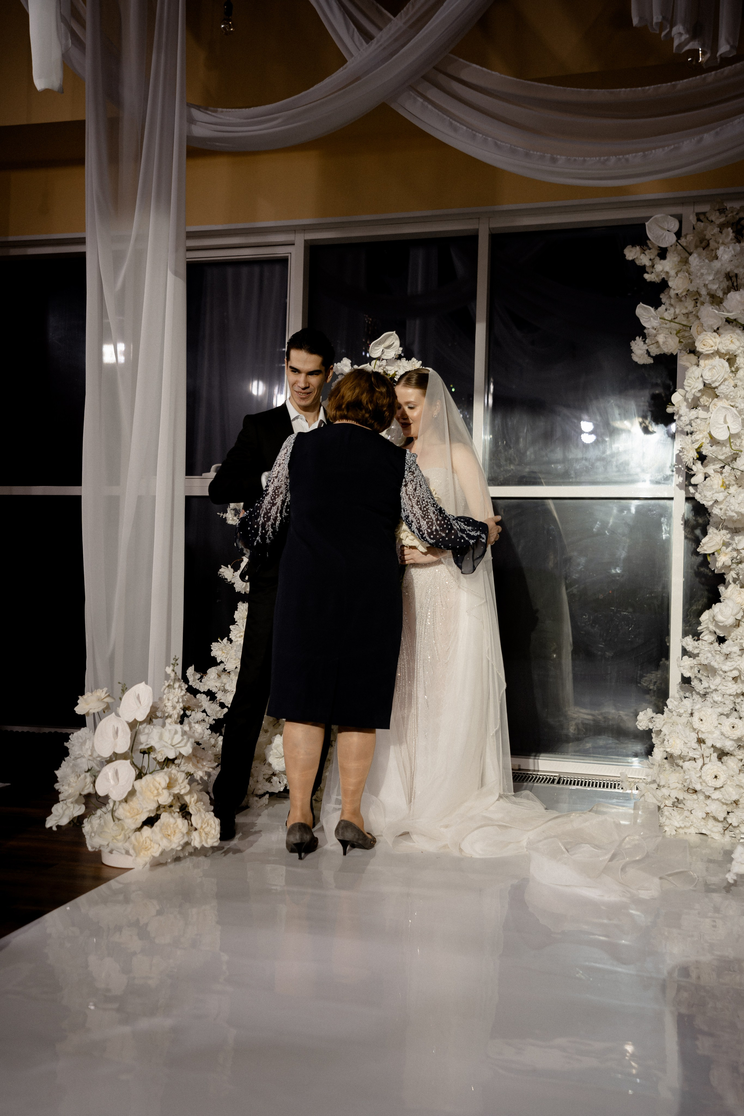 СВАДЕБНАЯ СЬЕМКА СБОРОВ В ОТЕЛЕ И ВЫЕЗД НА ЦЕРЕМОНИЮ (СНЯТО В СИБИРЕ В НИЖНЕВАРТОВСКЕ). Профессиональный фотограф, Санкт-Петербург — Виктория Богомолова