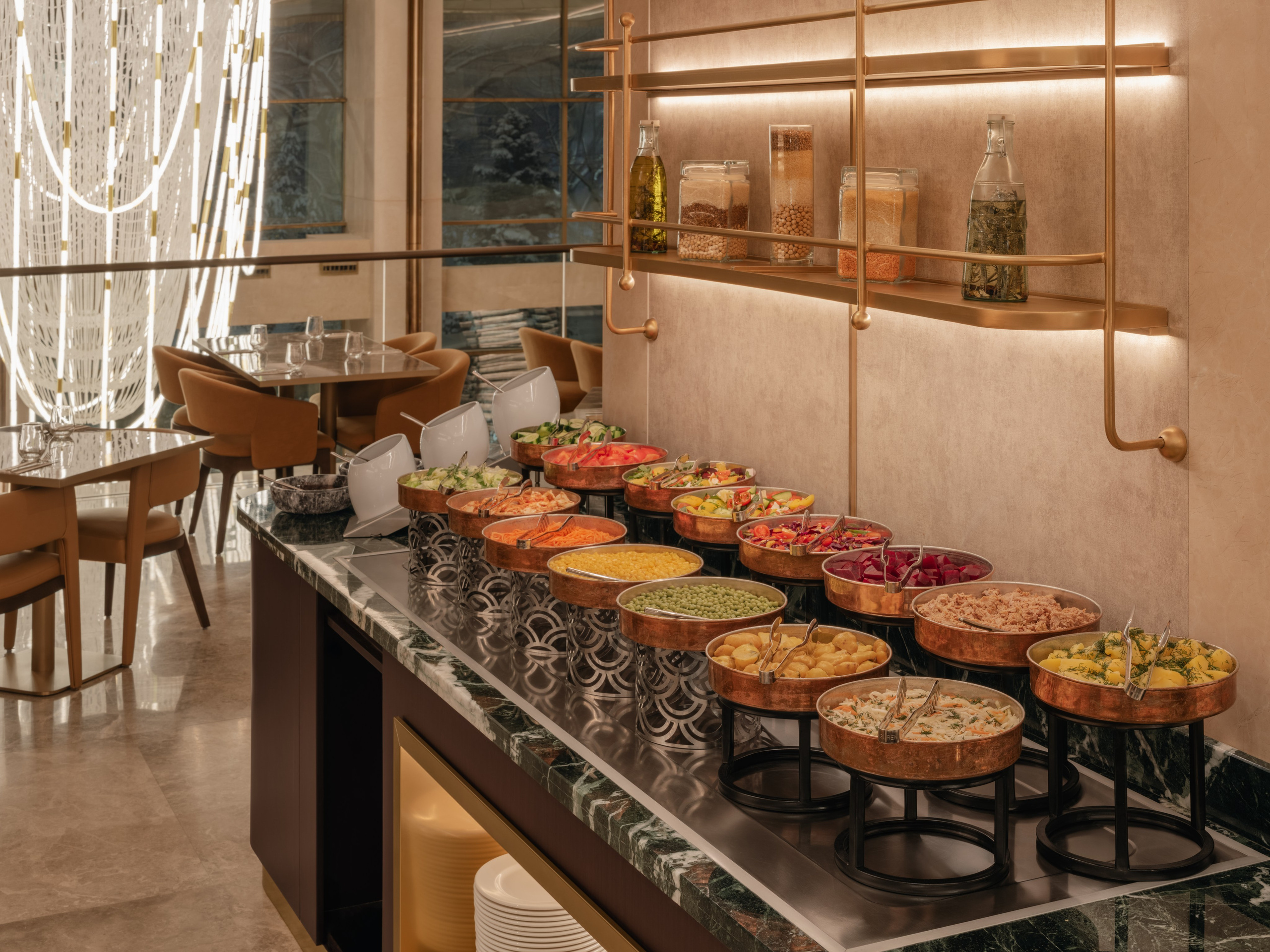 Зона завтраков гостиницы Казахстан - профессиональная интерьерная фотосъёмка 