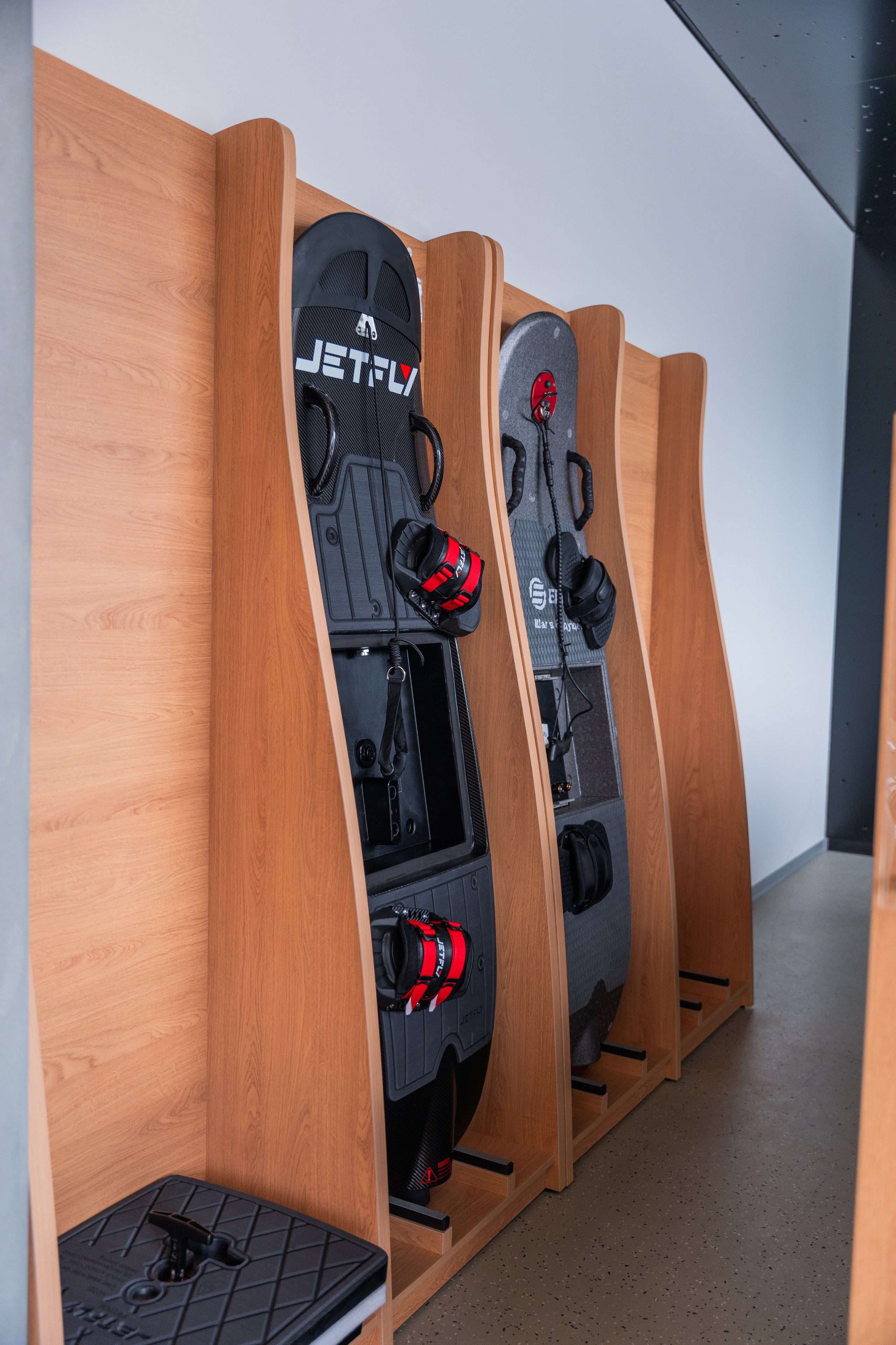 Интерьерная фотосъемка автосалона Elrus в Краснодаре. Zeekr, LiXiang Профессиональная фотосъемка интерьера премиум-автосалона в Краснодаре. Шедевры для Вас! Фотограф и Видеограф в Краснодаре Пахиев Руслан