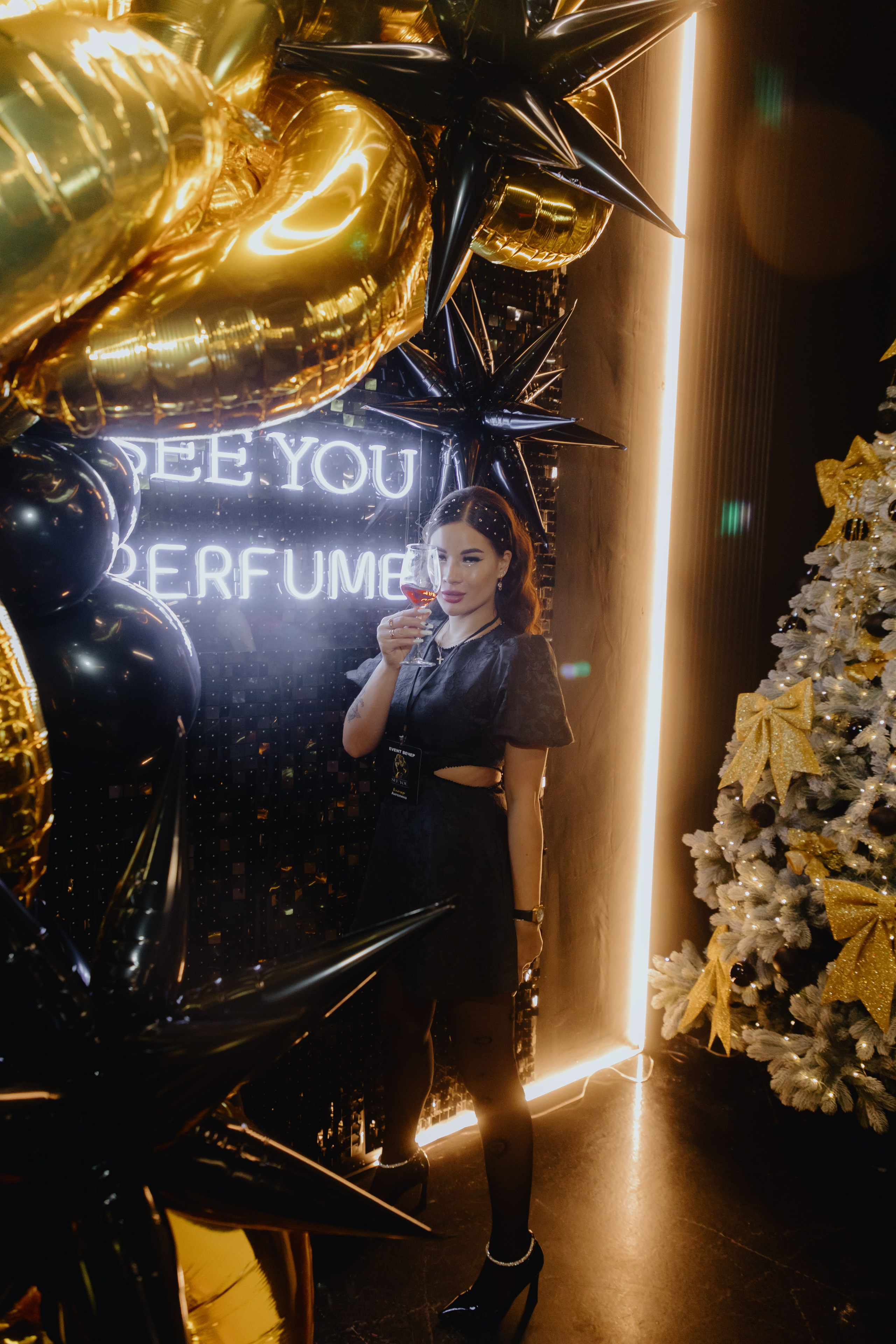 See `You Perfume. Фотограф в Москве и Санкт-Петербурге Дарина