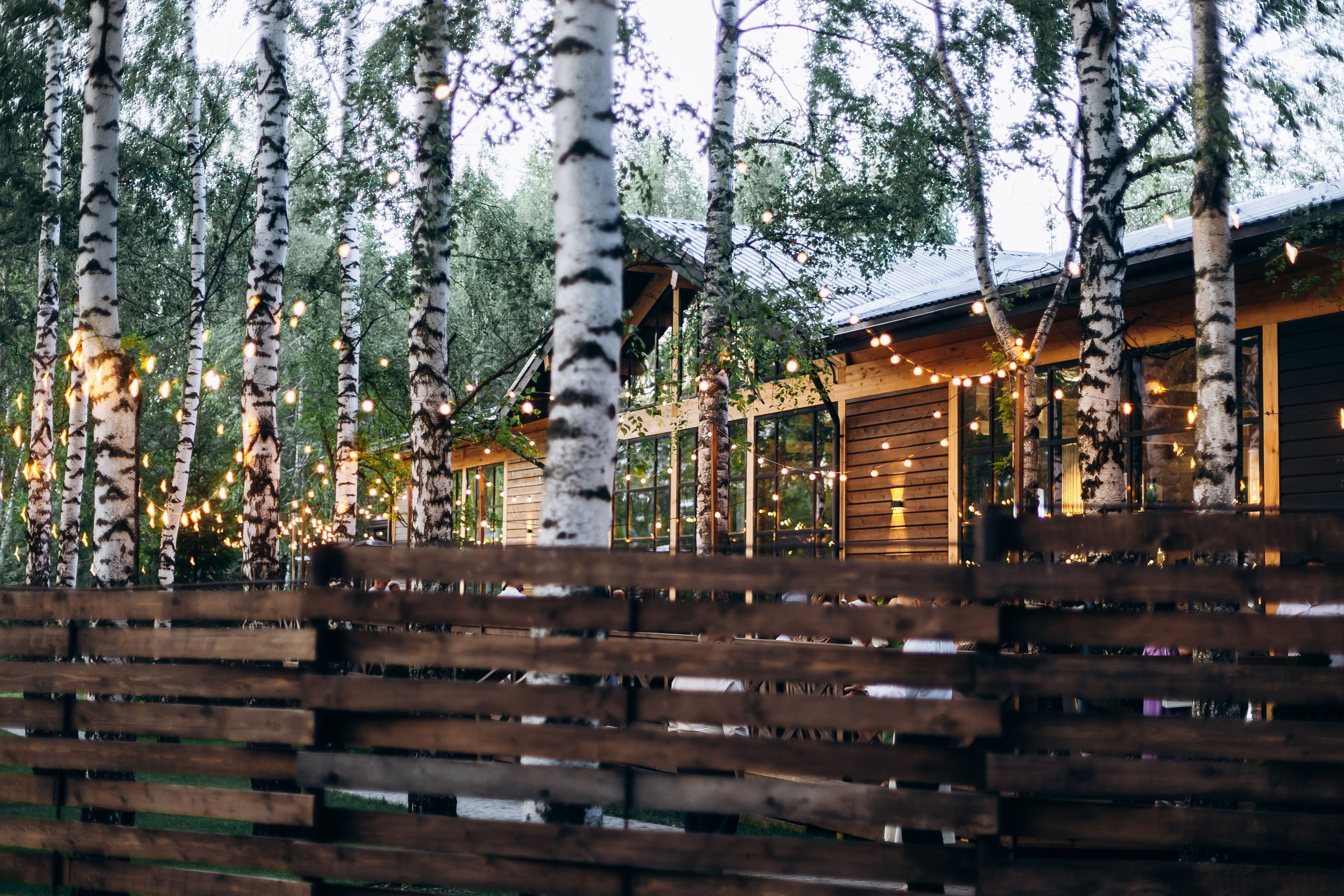 свадебный банкет в Казани. Площадка Веранда Лес. Свадебный фотограф Казань