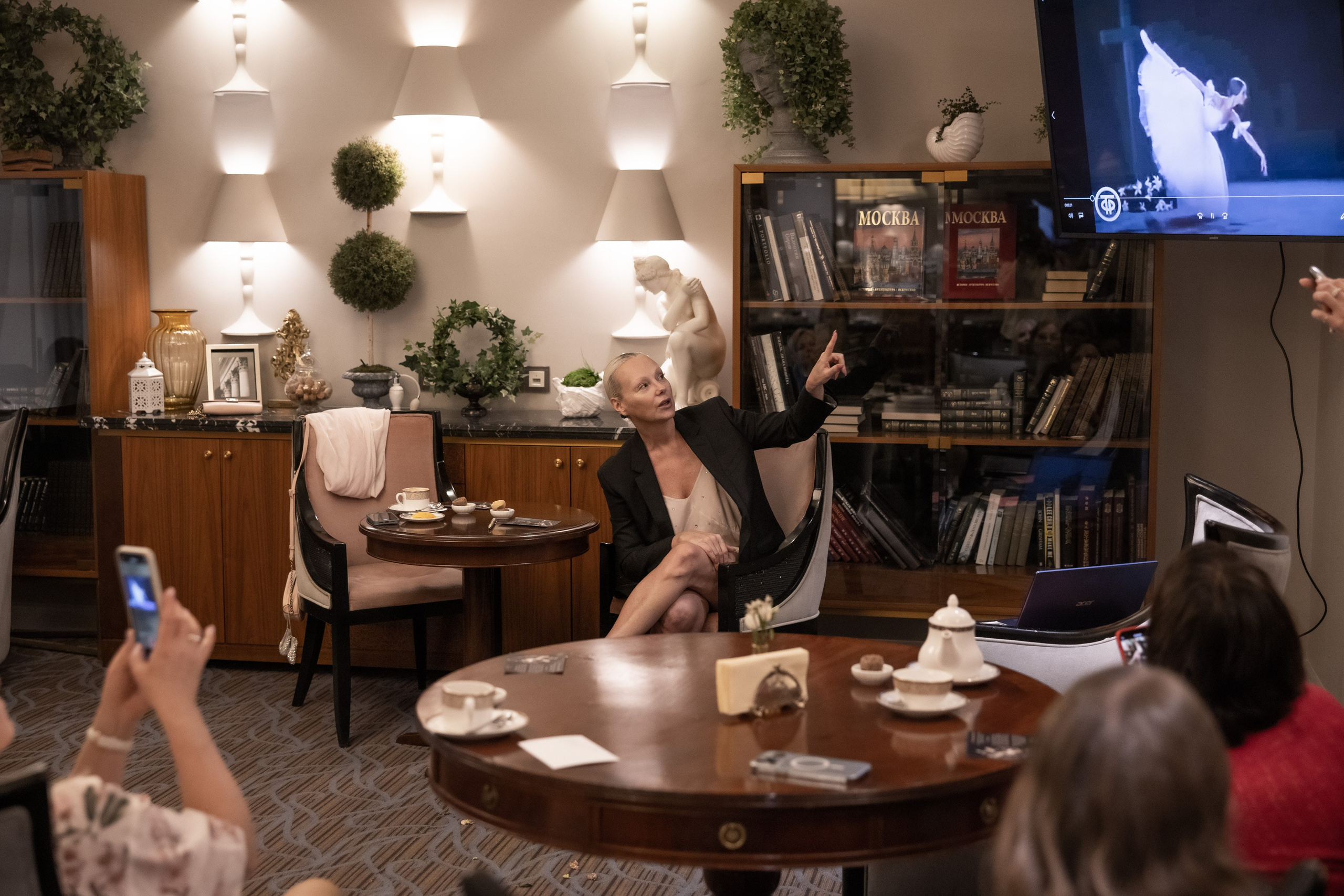 Арт-встреча. Людмила Семеняка. Главная