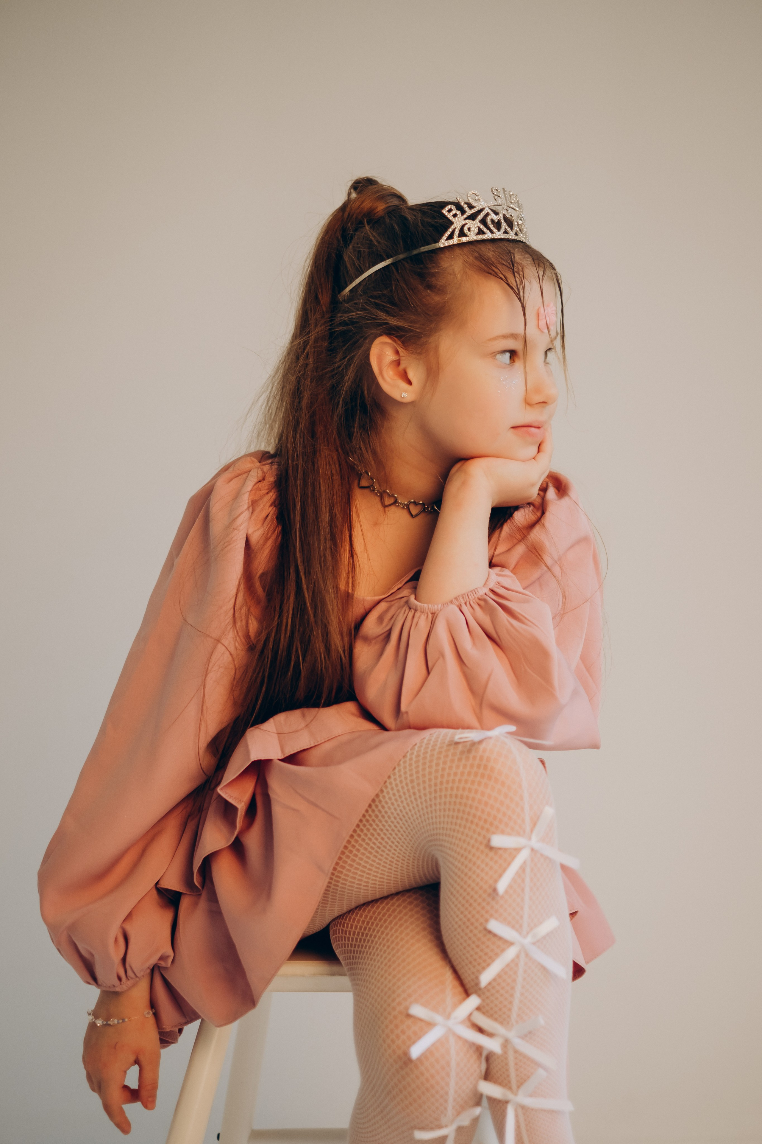 Фотосессия «День рождения» в минималистичной студии. Фотограф Новосибирск Анна Рождественская