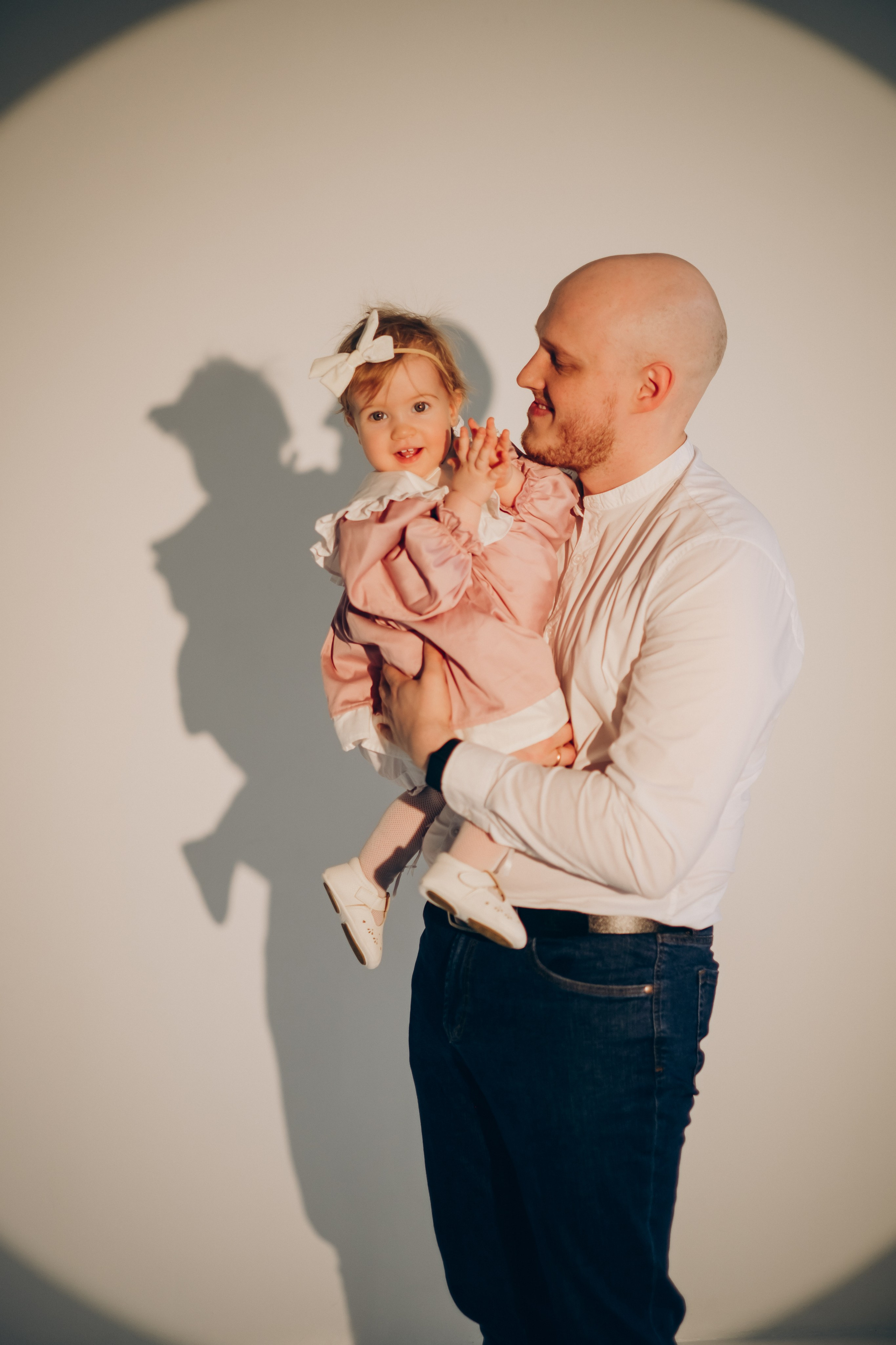 Фотосессия «День рождения» в минималистичной студии. Фотограф Новосибирск Анна Рождественская