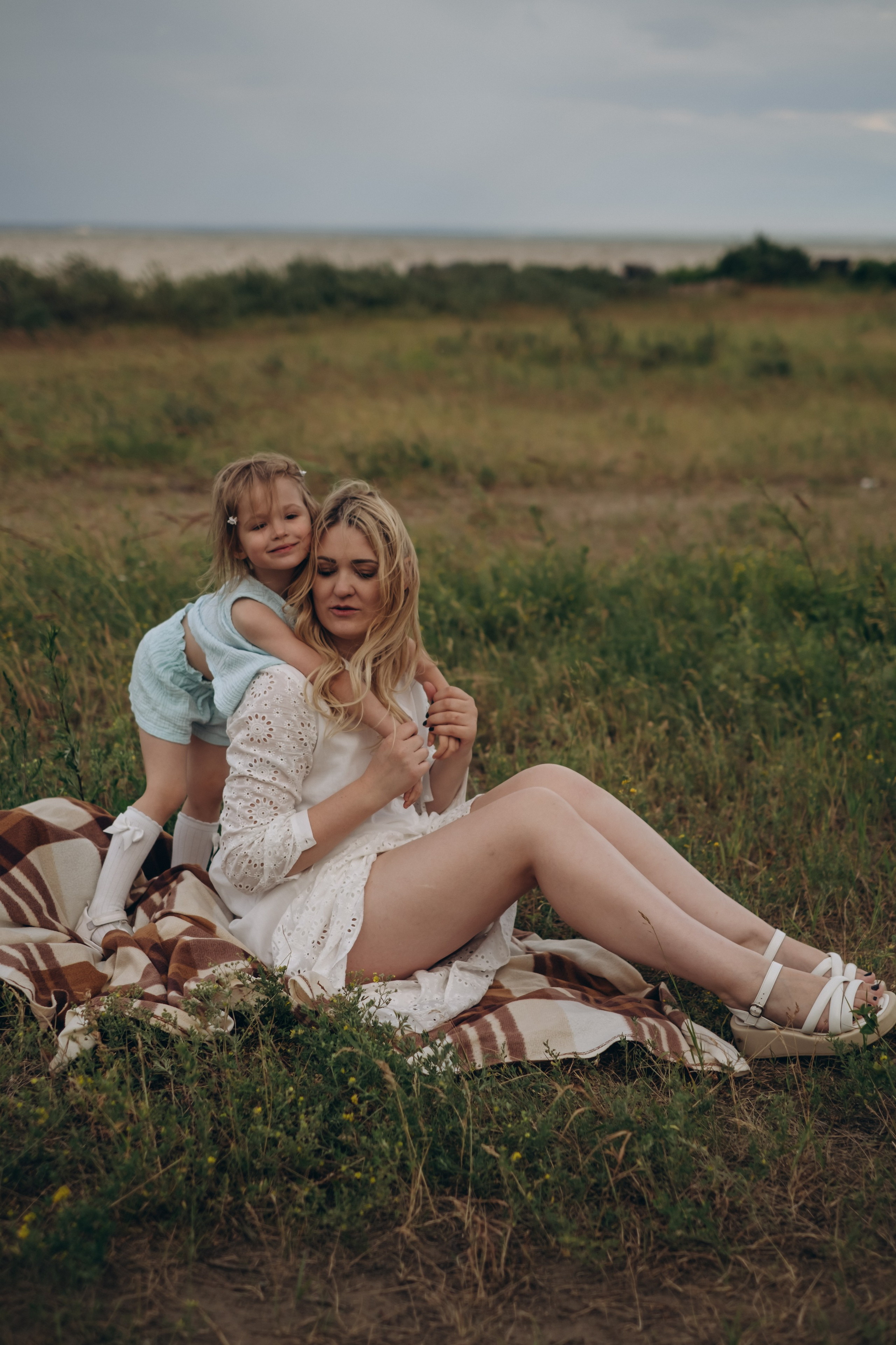 Прогулочная у моря. Мама и дочь. Фотограф Новосибирск Анна Рождественская