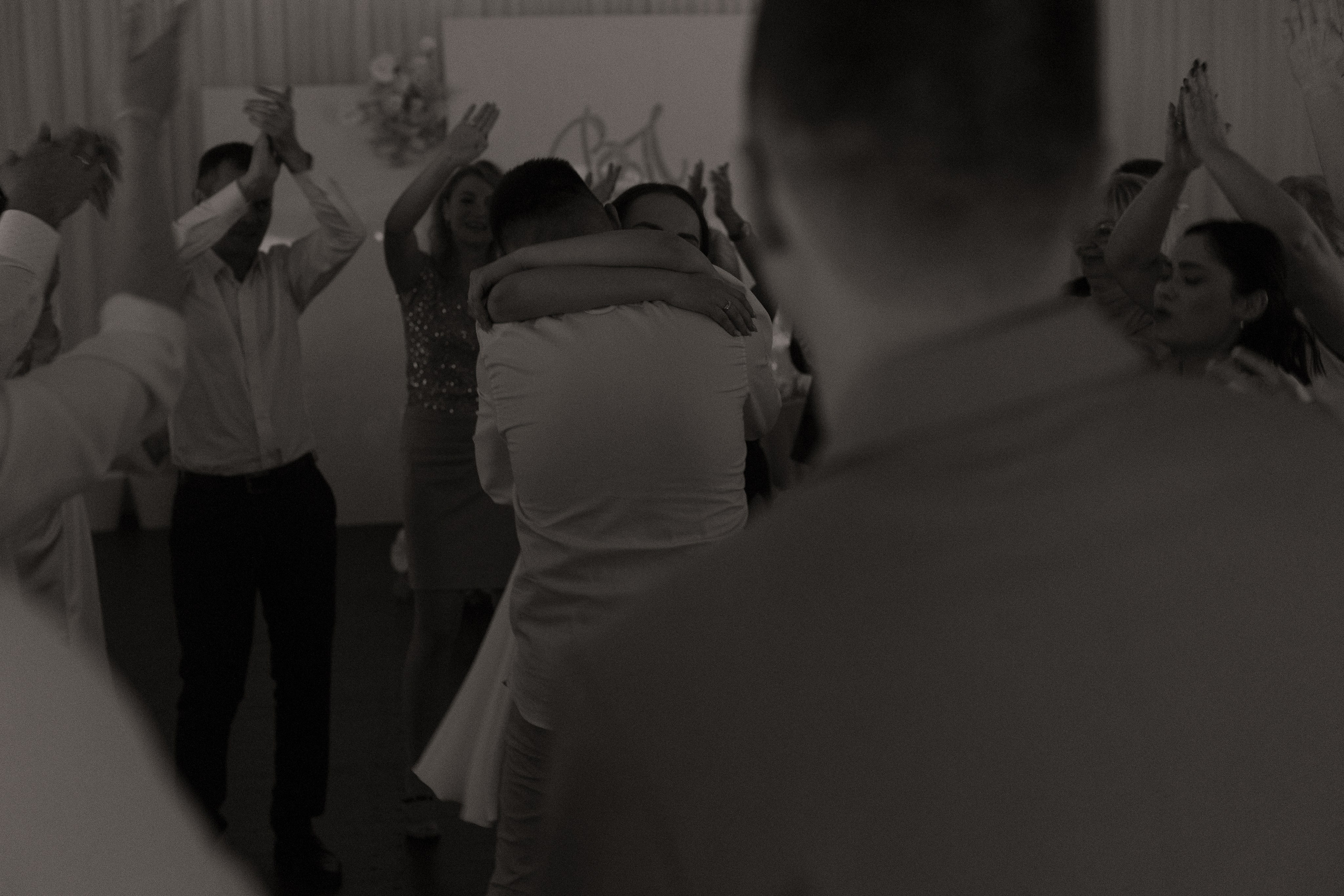 Виталий и Полина: свадьба загородом, где дождь не помеха. @dariazphoto свадебный фотограф