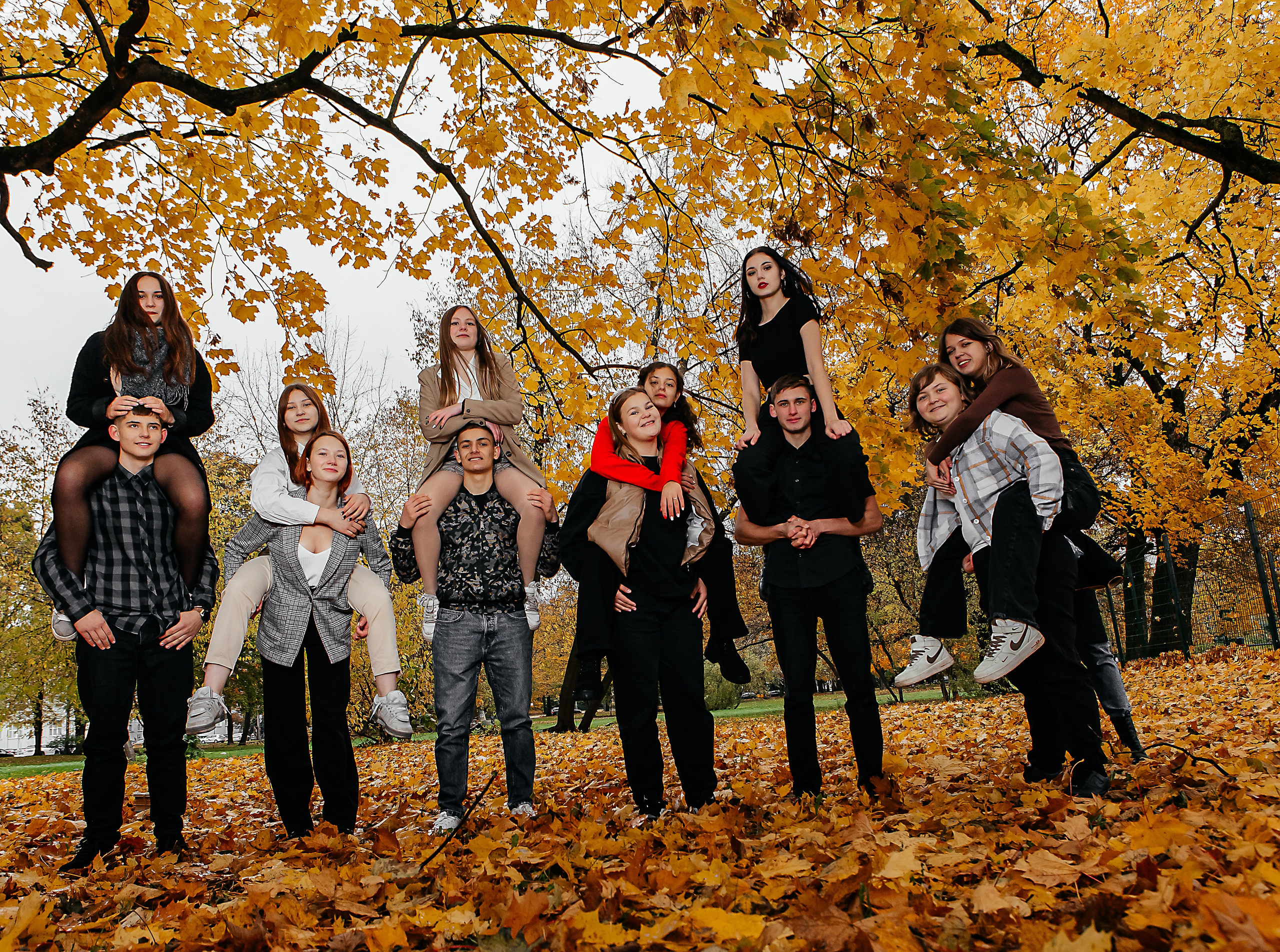 Выпускники 9 класса. LiveBook39 — студия выпускных альбомов Светланы Микишаниной в Калининграде