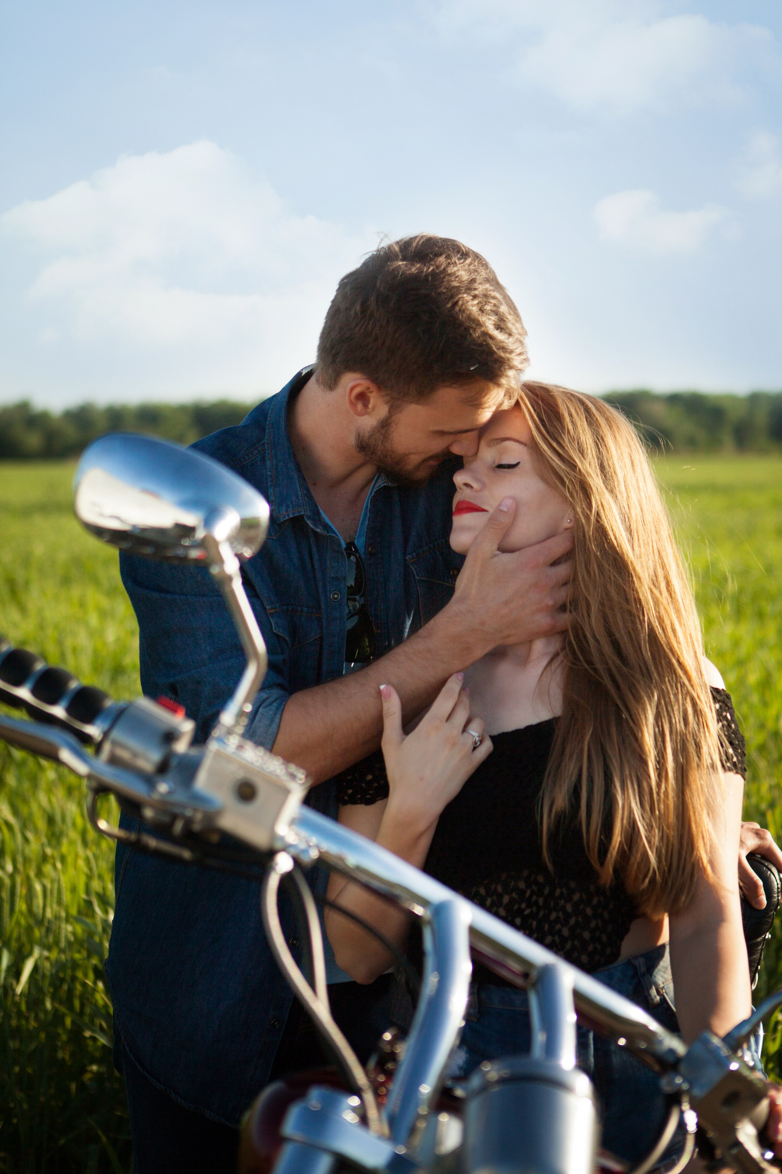 Сергей, Евгения и мотоцикл. Семейный и детский фотограф в Краснодаре Брусилова Марина