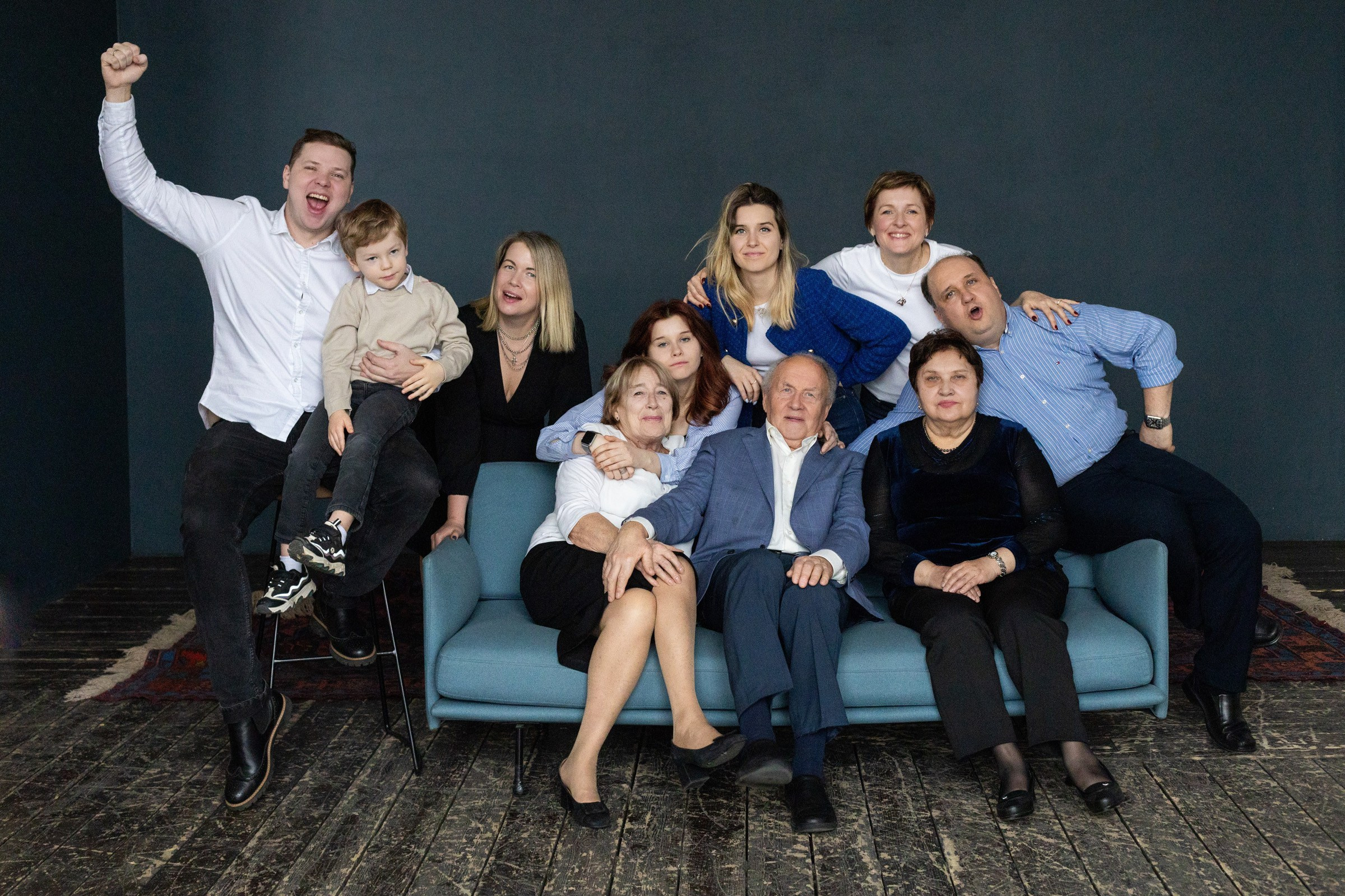 Дружная семья, студия. Семьи, портреты, школьные съемки. Фотограф Лагутина Елена. Москва
